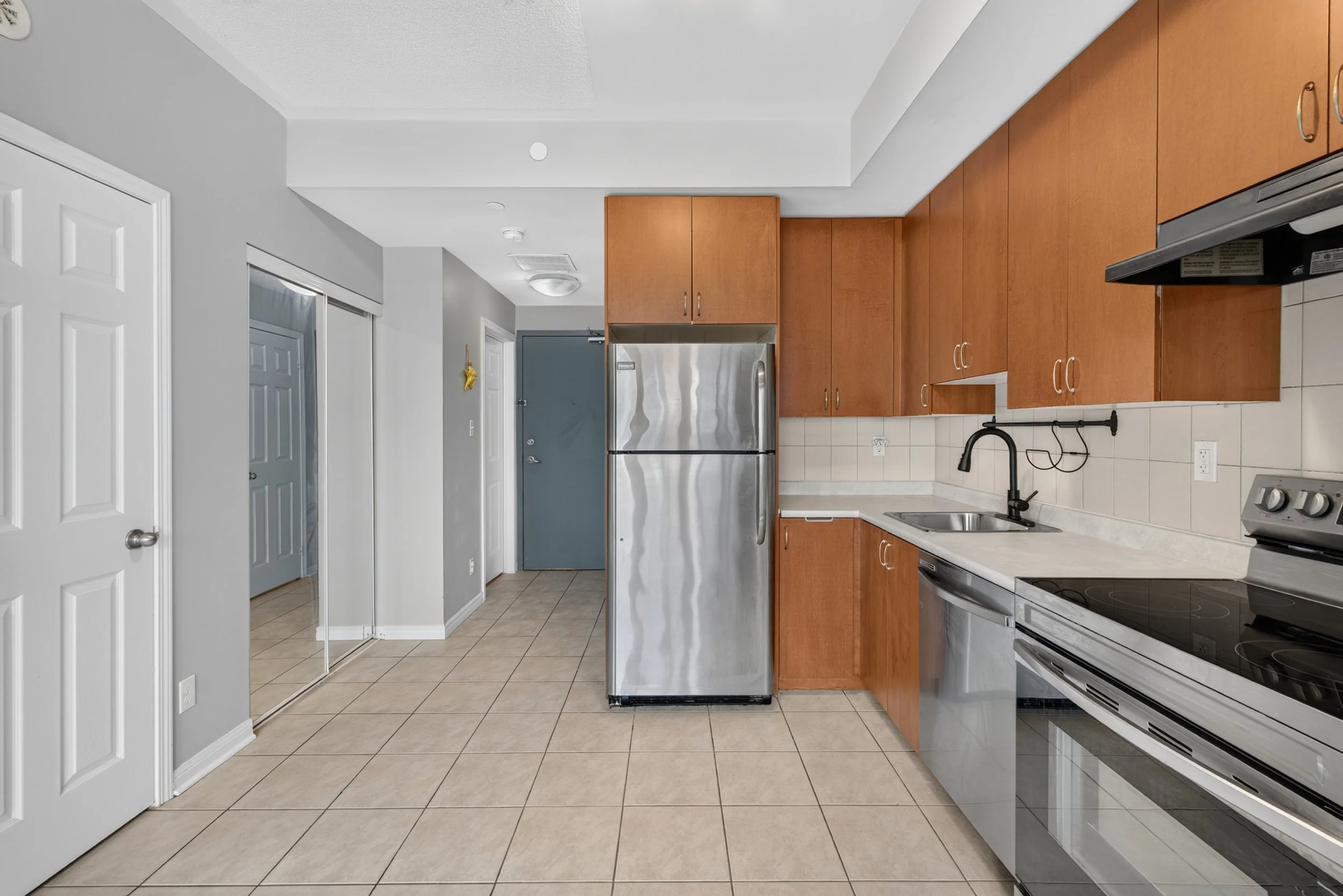 Frameless - 3075 Thomas St - 015.jpg