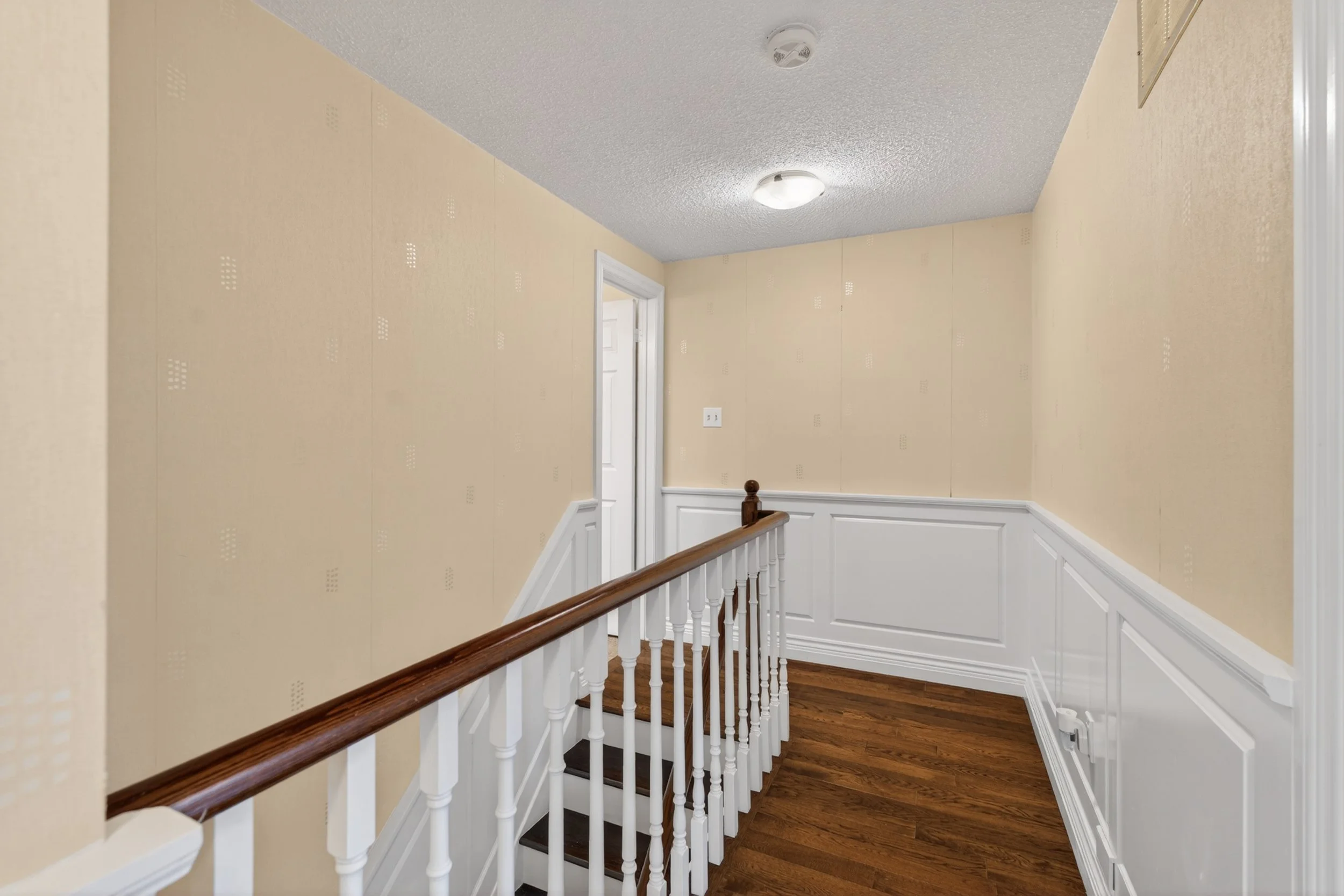 Frameless - 12 Patterson Cres - 041.jpg
