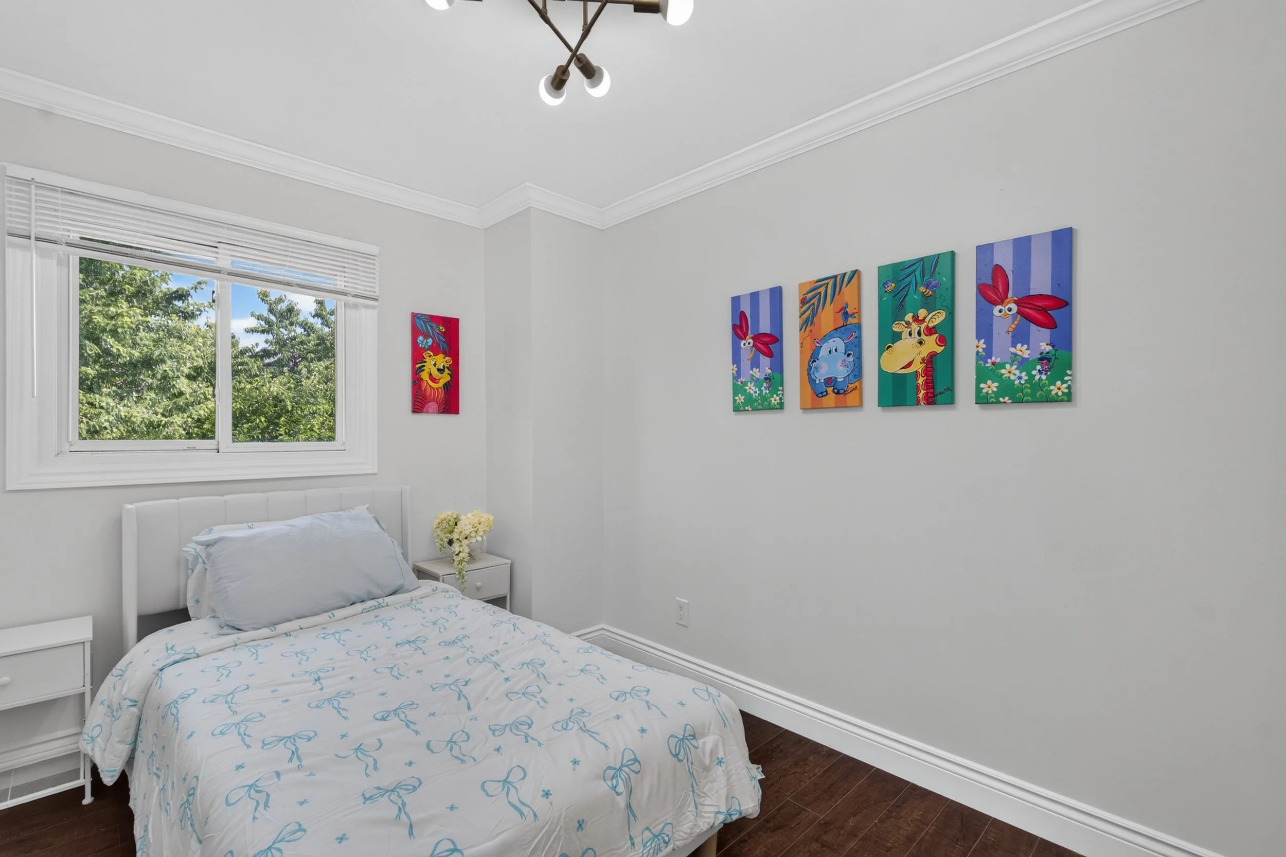 Frameless - 14 Mullis Cres - 025.jpg