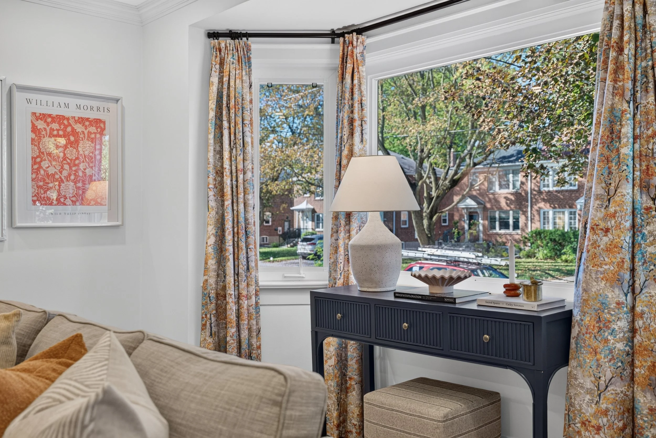 Frameless - 521 Sutherland - 010.jpg