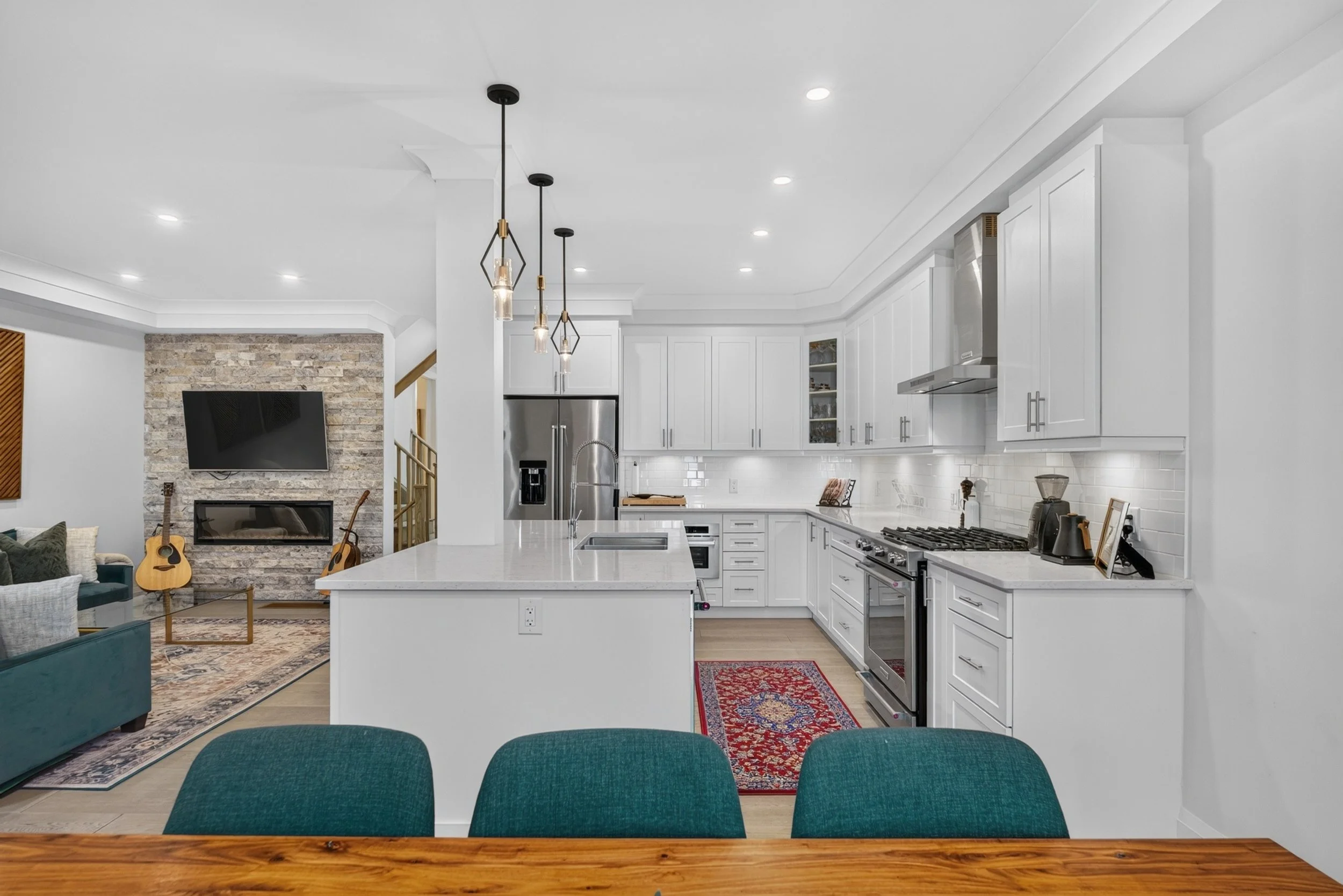 Frameless - 40 Lowther Ave - 029.jpg
