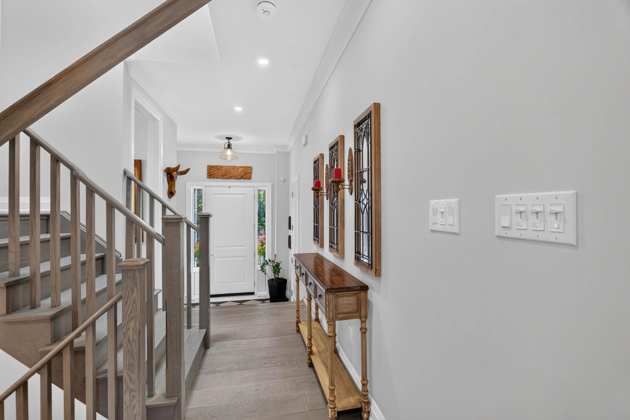 Frameless - 40 Lowther Ave - 032.jpg