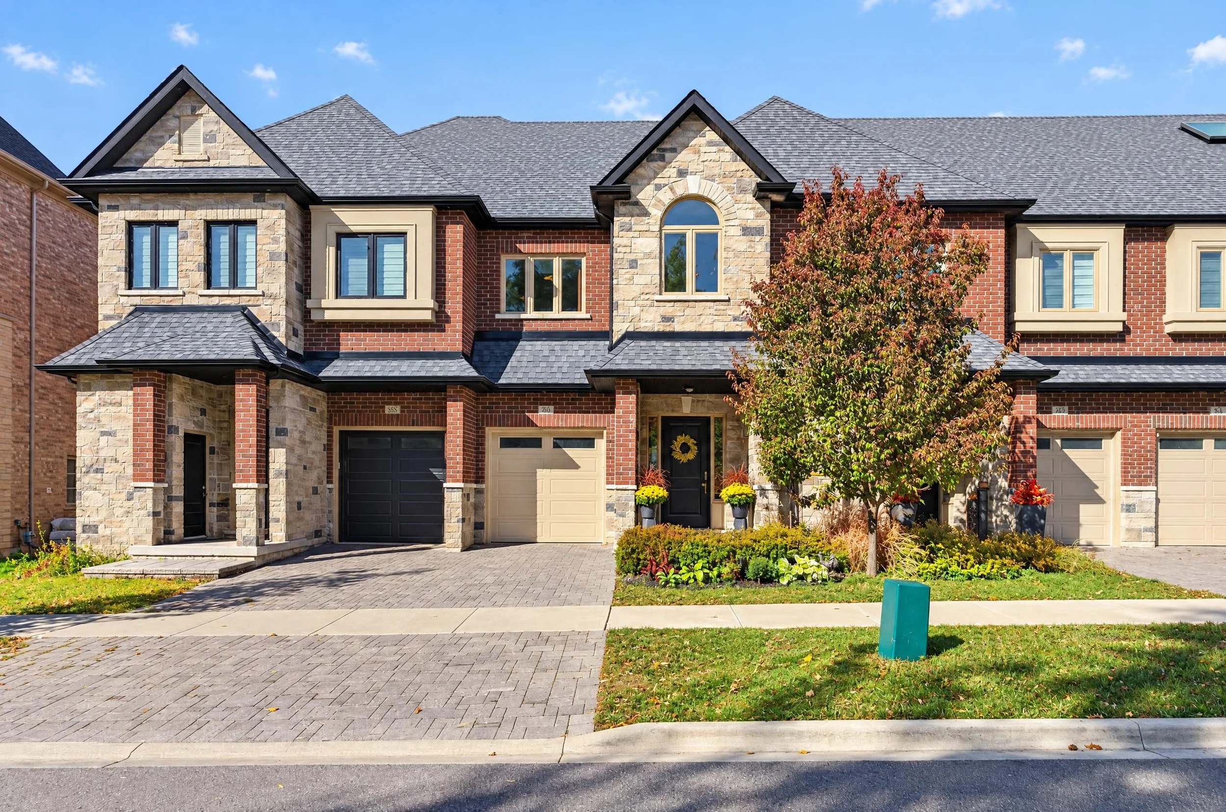Frameless - 40 Lowther Ave - 003.jpg