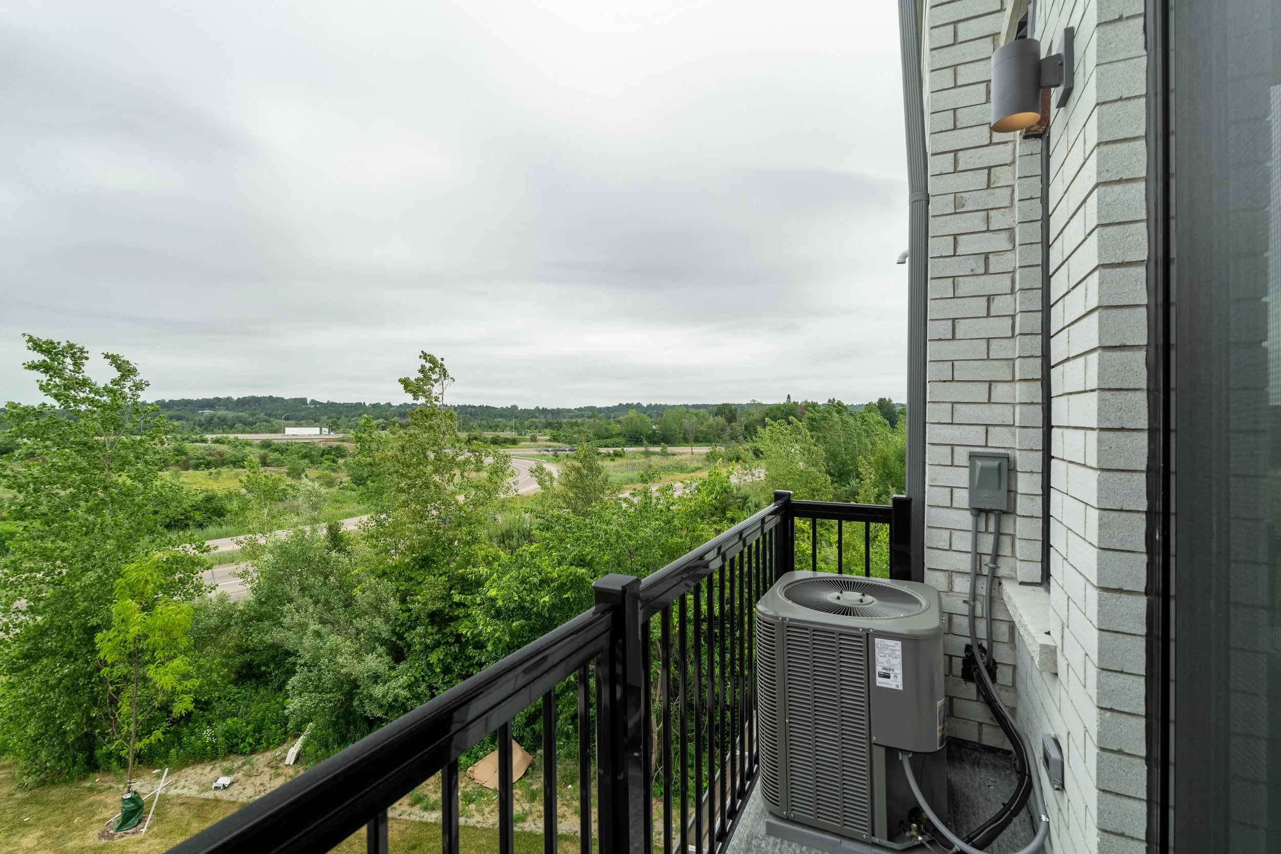 Frameless - Unit 2103-160 Densmore Rd - 018.jpg