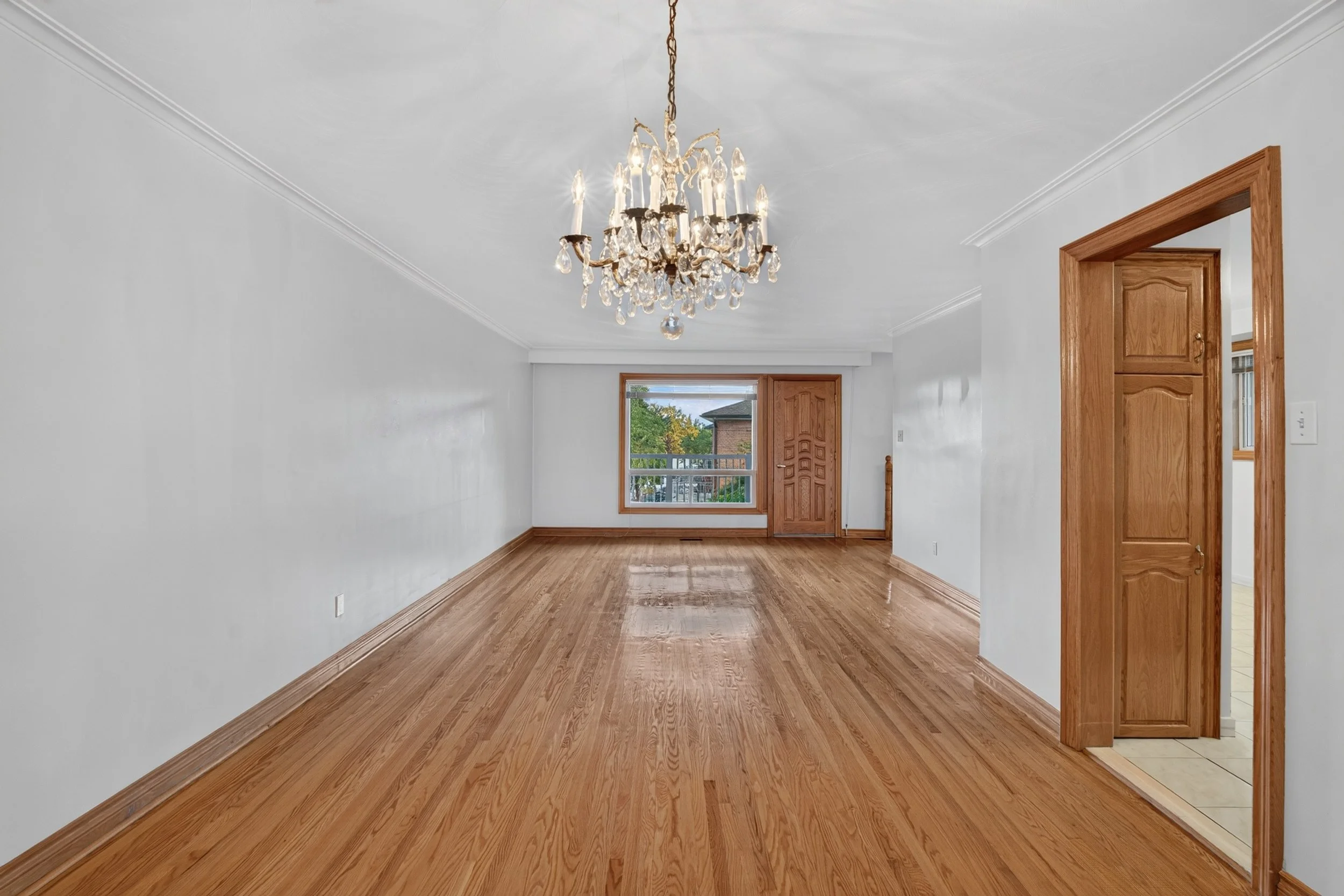 Frameless - 3697 Broomhill Cres - 018.jpg