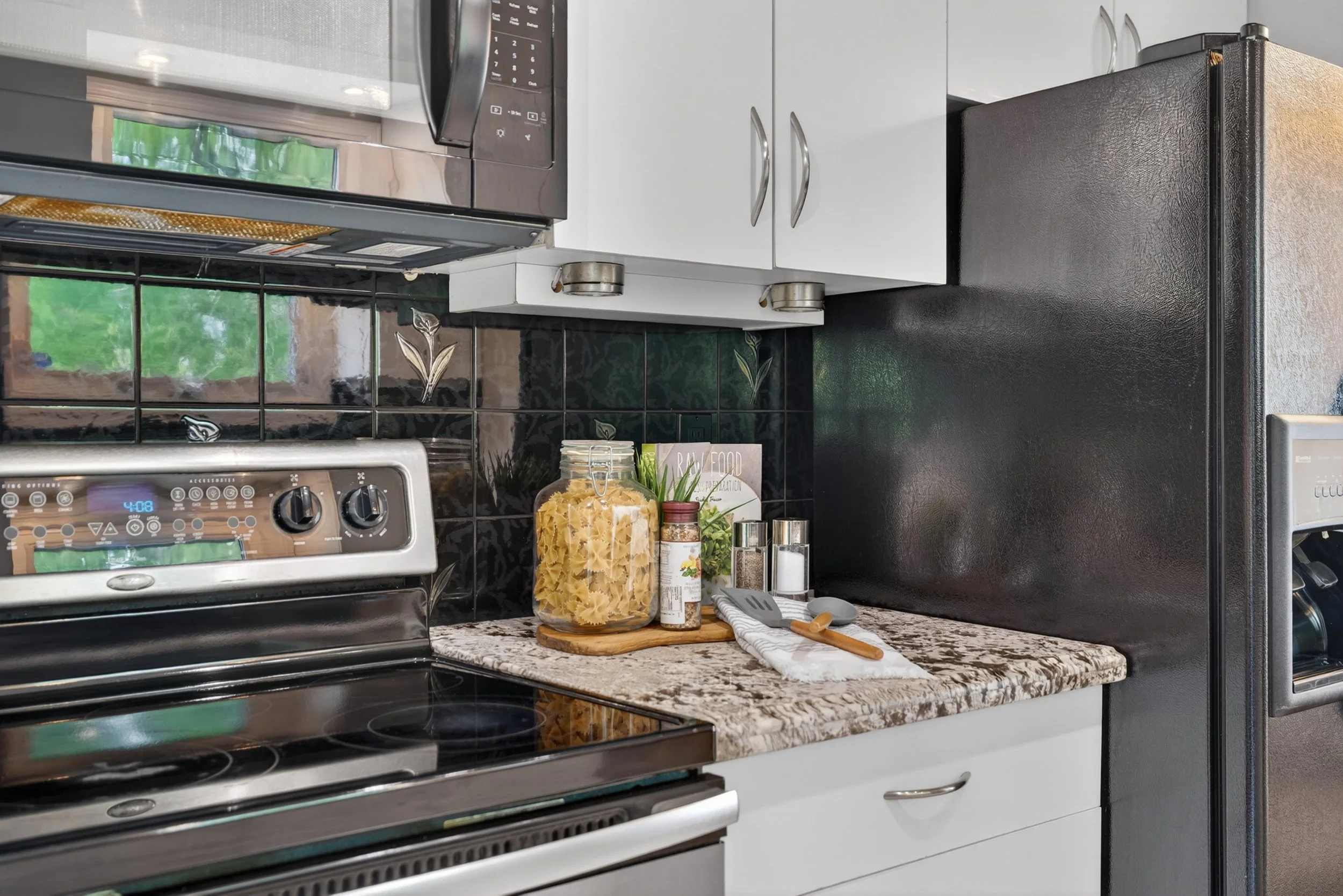 Frameless - 12 Patterson Cres - 024.jpg