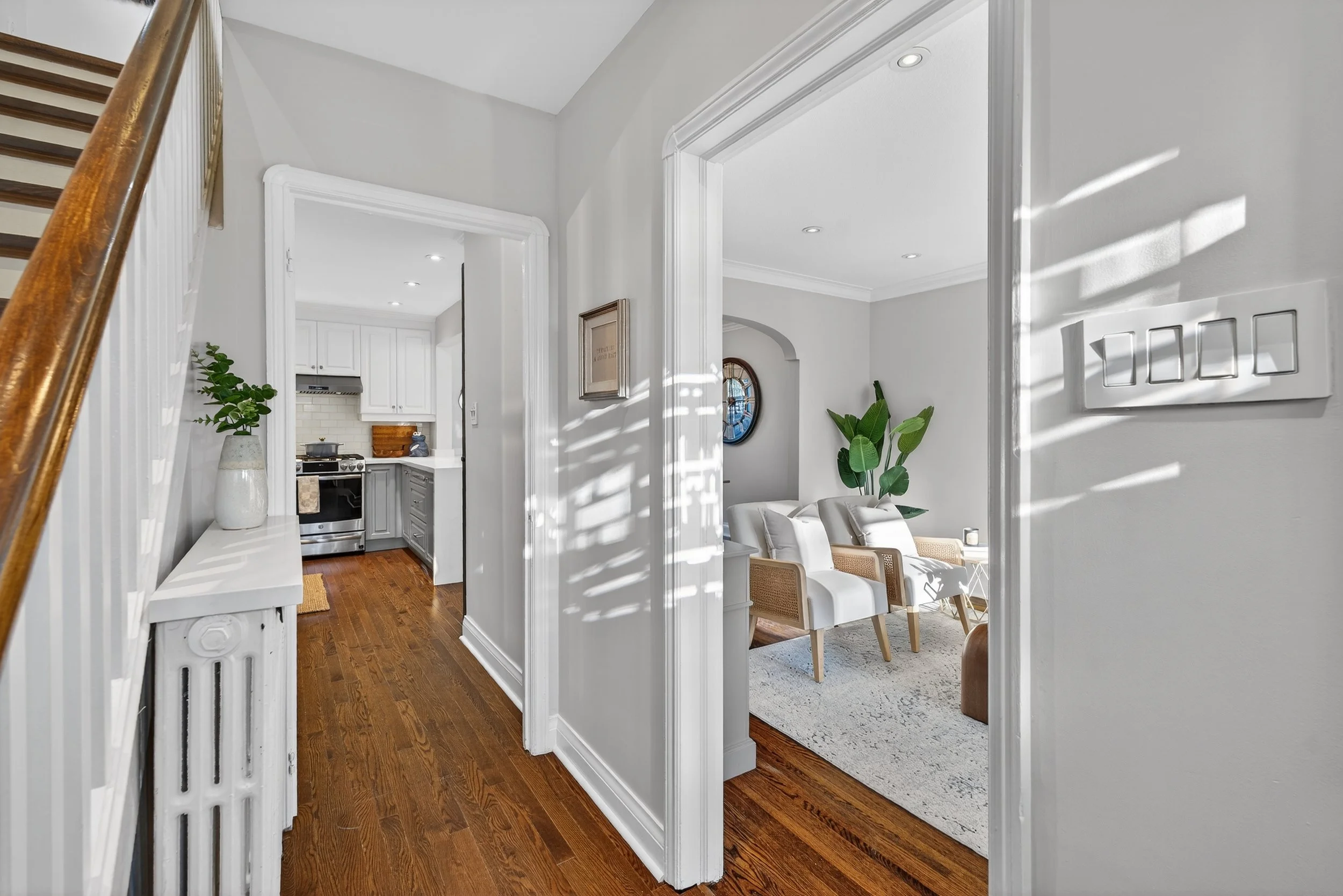 Frameless - 505 Sutherland -007.jpg