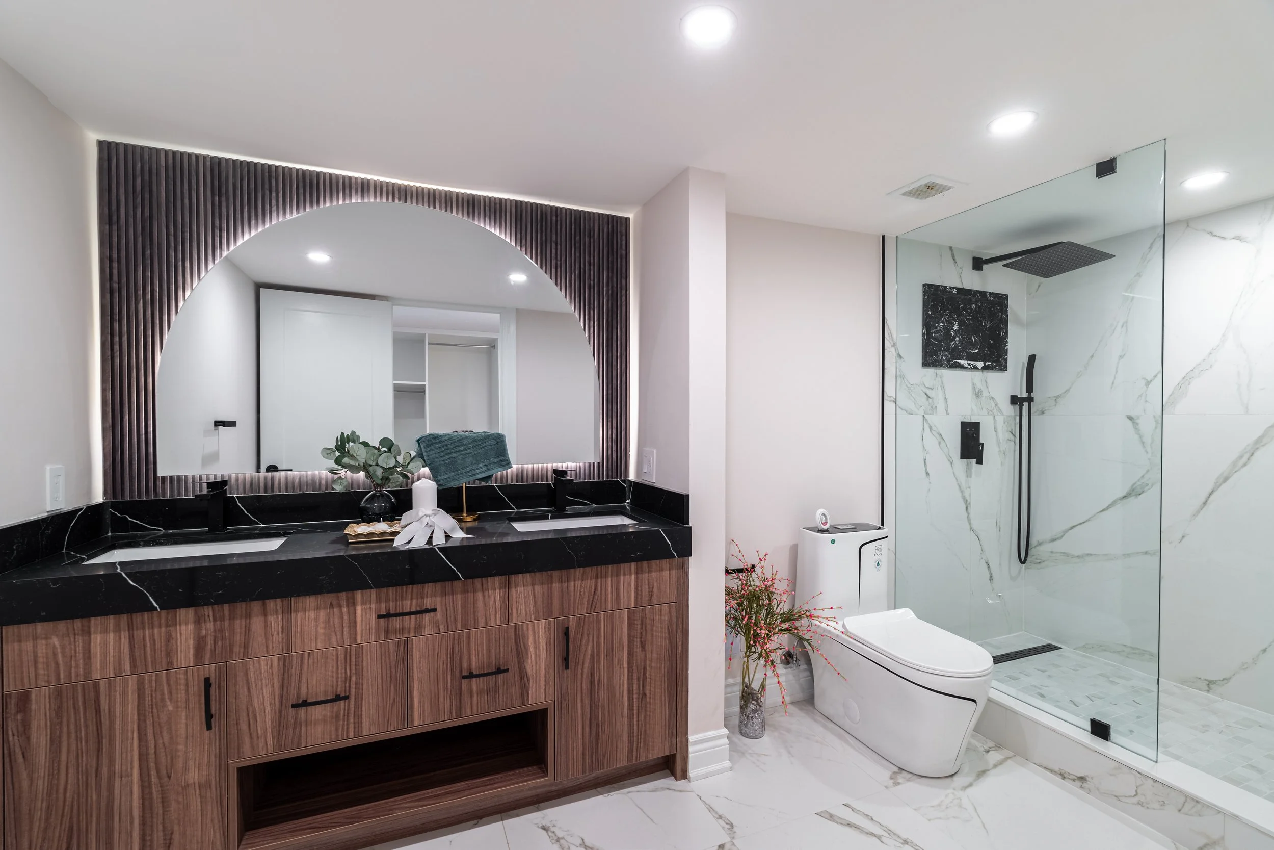 Frameless - 1555 Finch -031.jpg