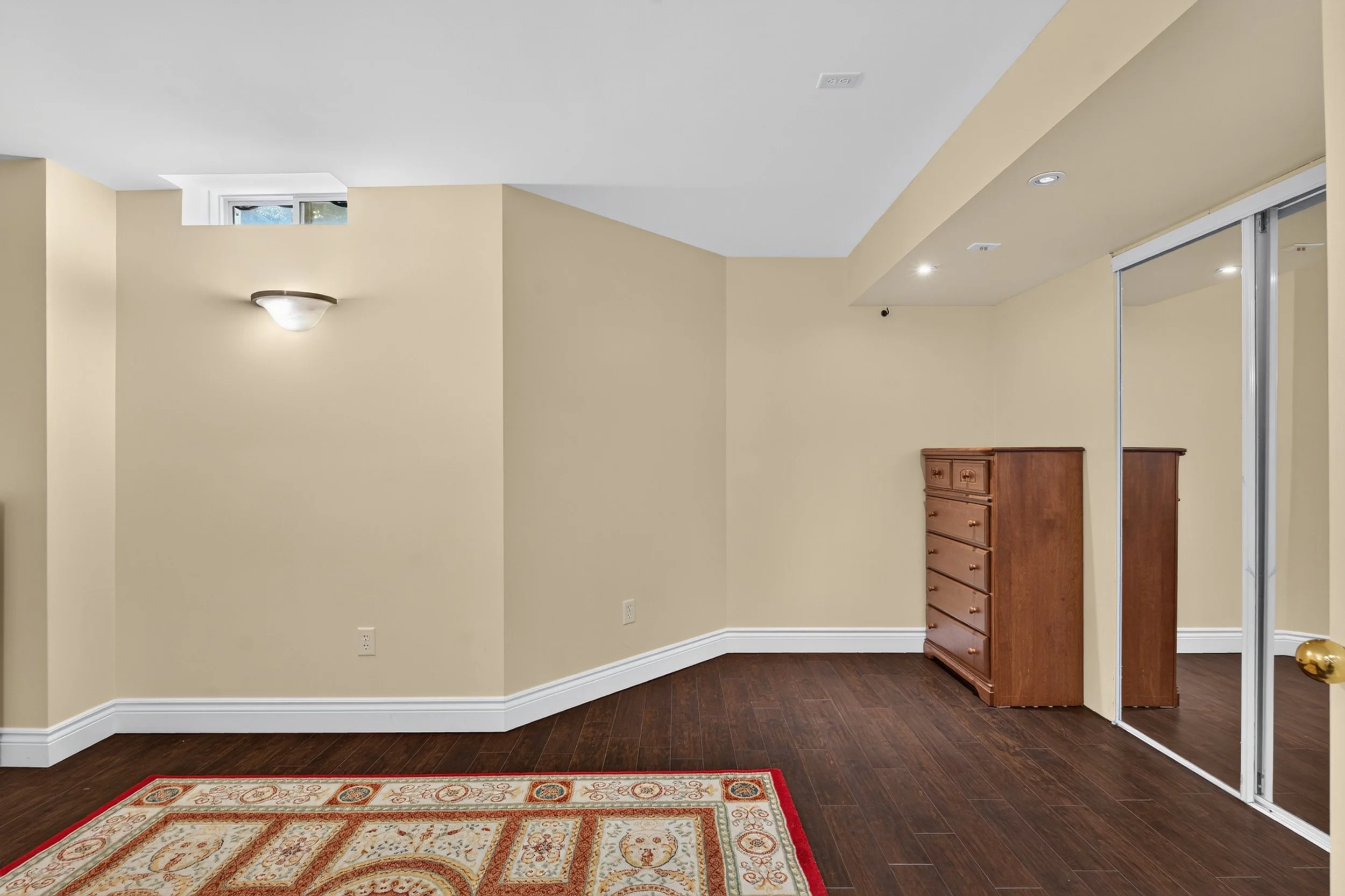 Frameless - 106 Wood Rim Dr - 060.jpg