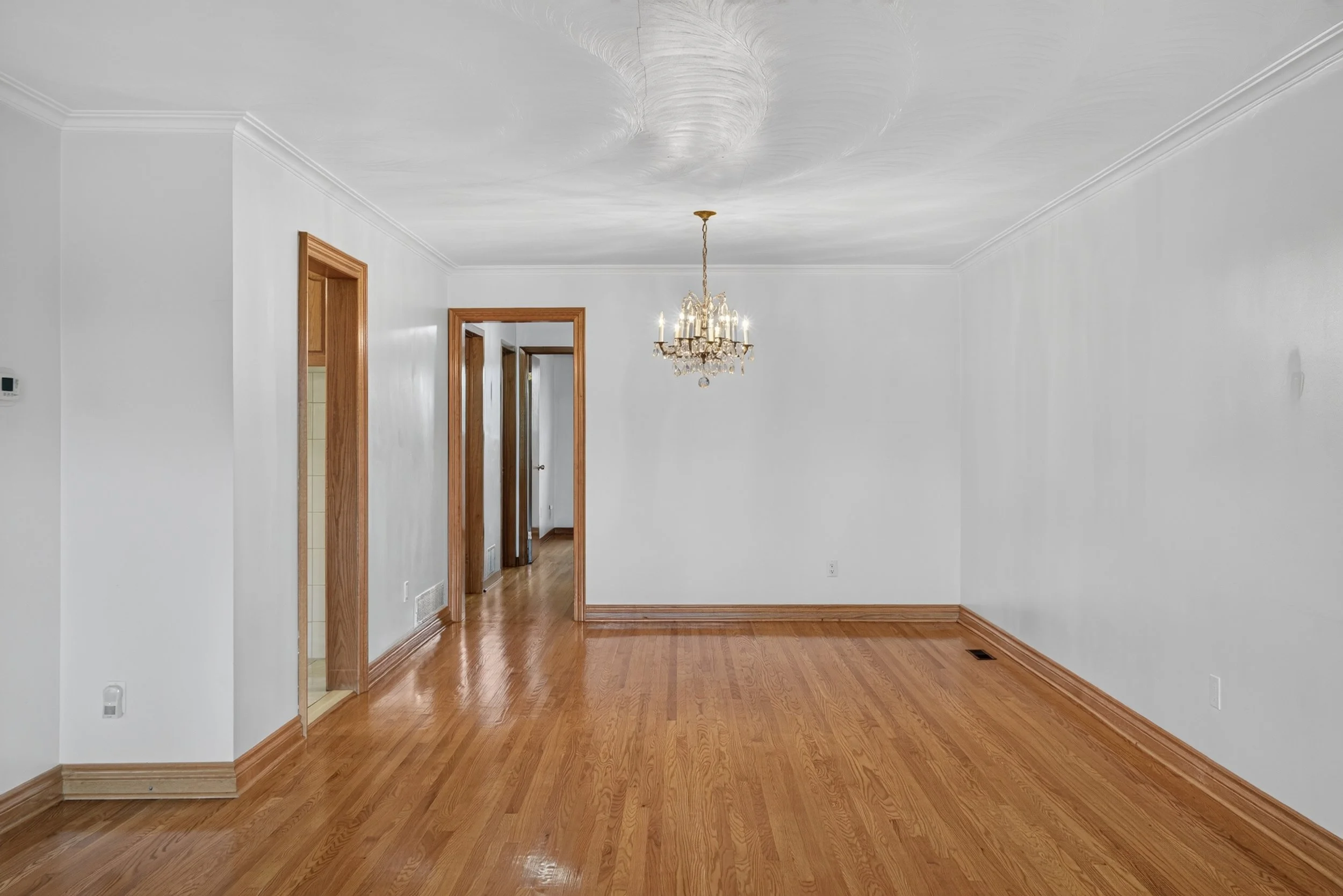 Frameless - 3697 Broomhill Cres - 014.jpg