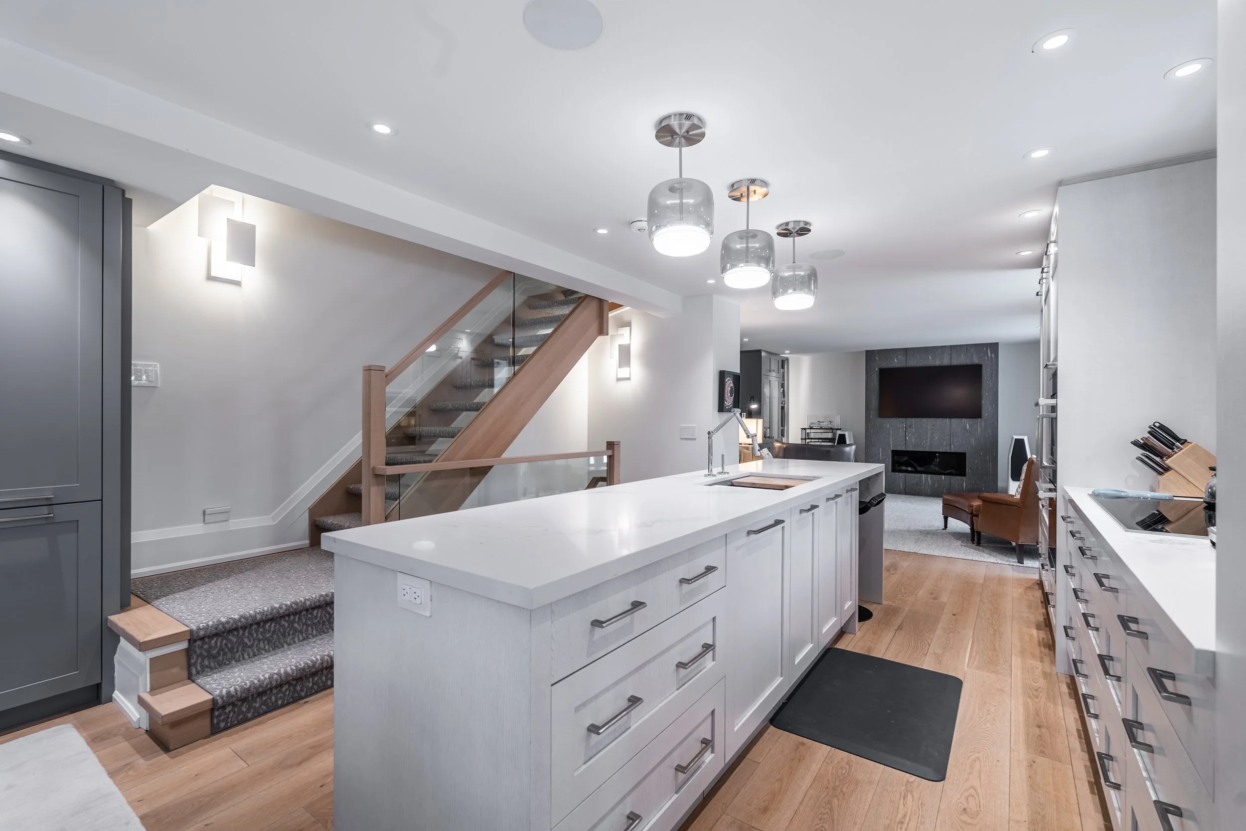 Frameless - 94 Cresent Rd - 008.jpg