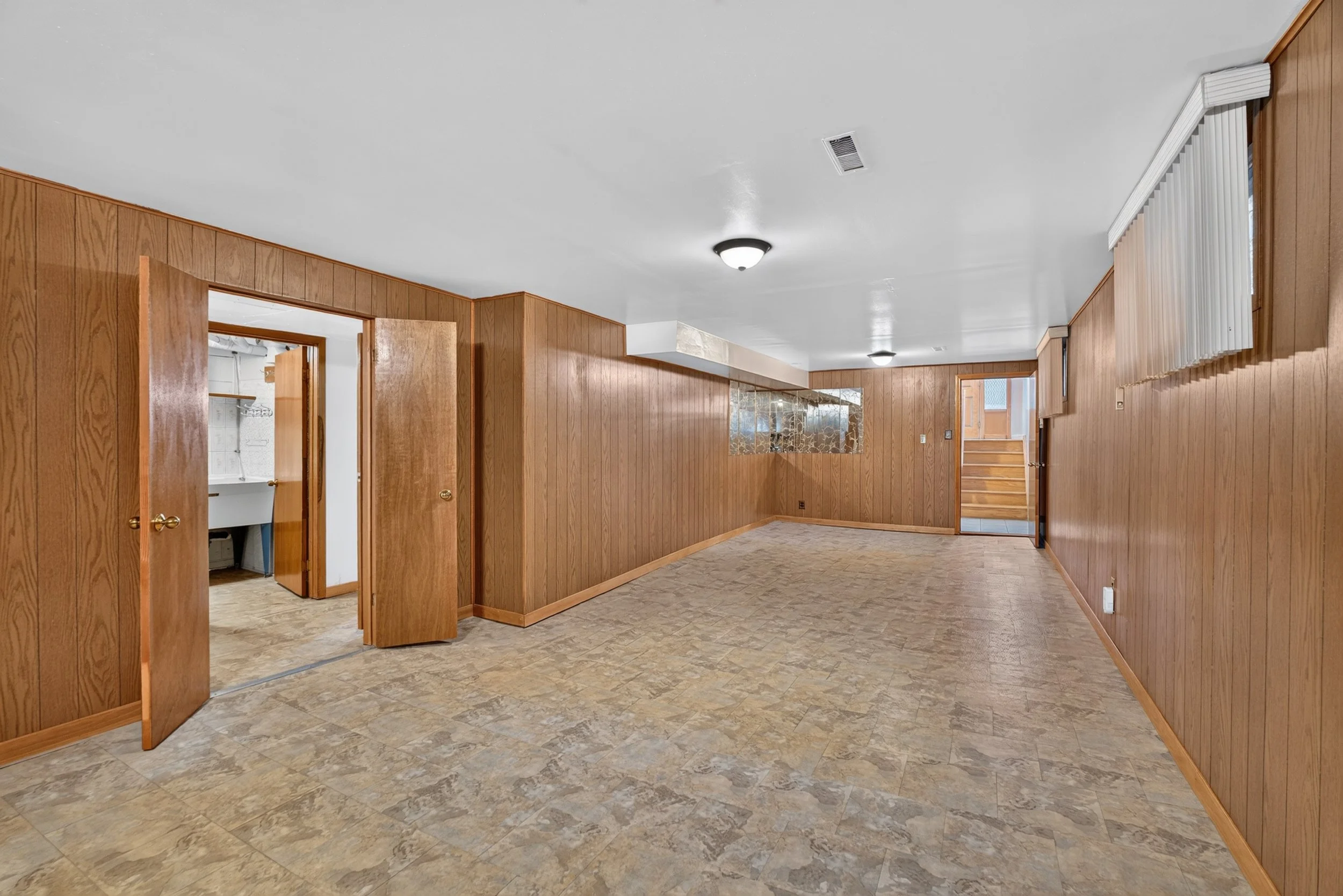 Frameless - 3697 Broomhill Cres - 042.jpg