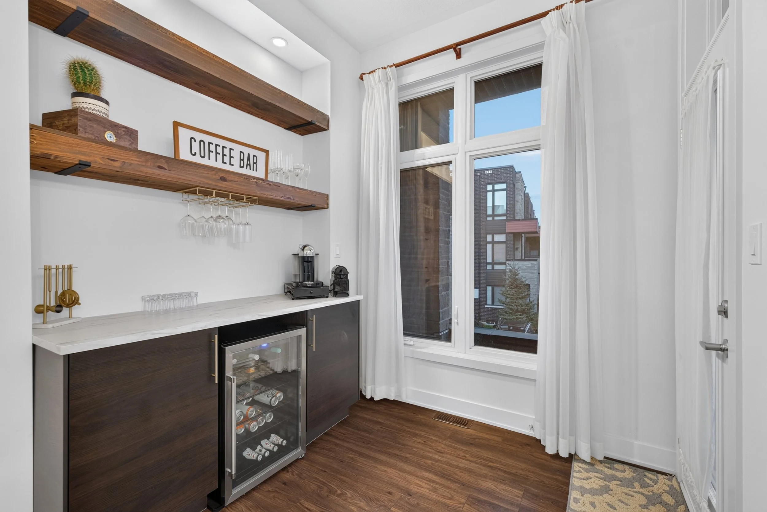 Frameless - 62 Pageant Ave - 021.jpg