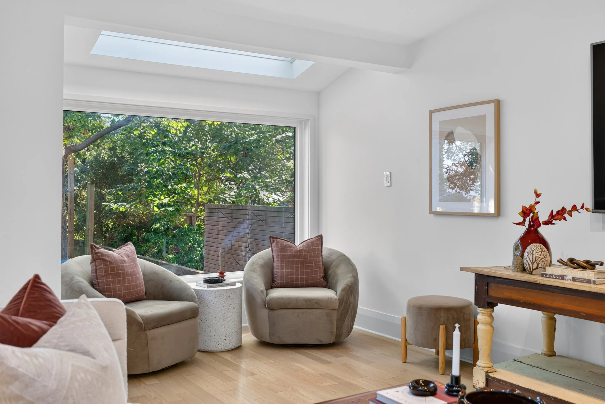 Frameless - 521 Sutherland - 029.jpg