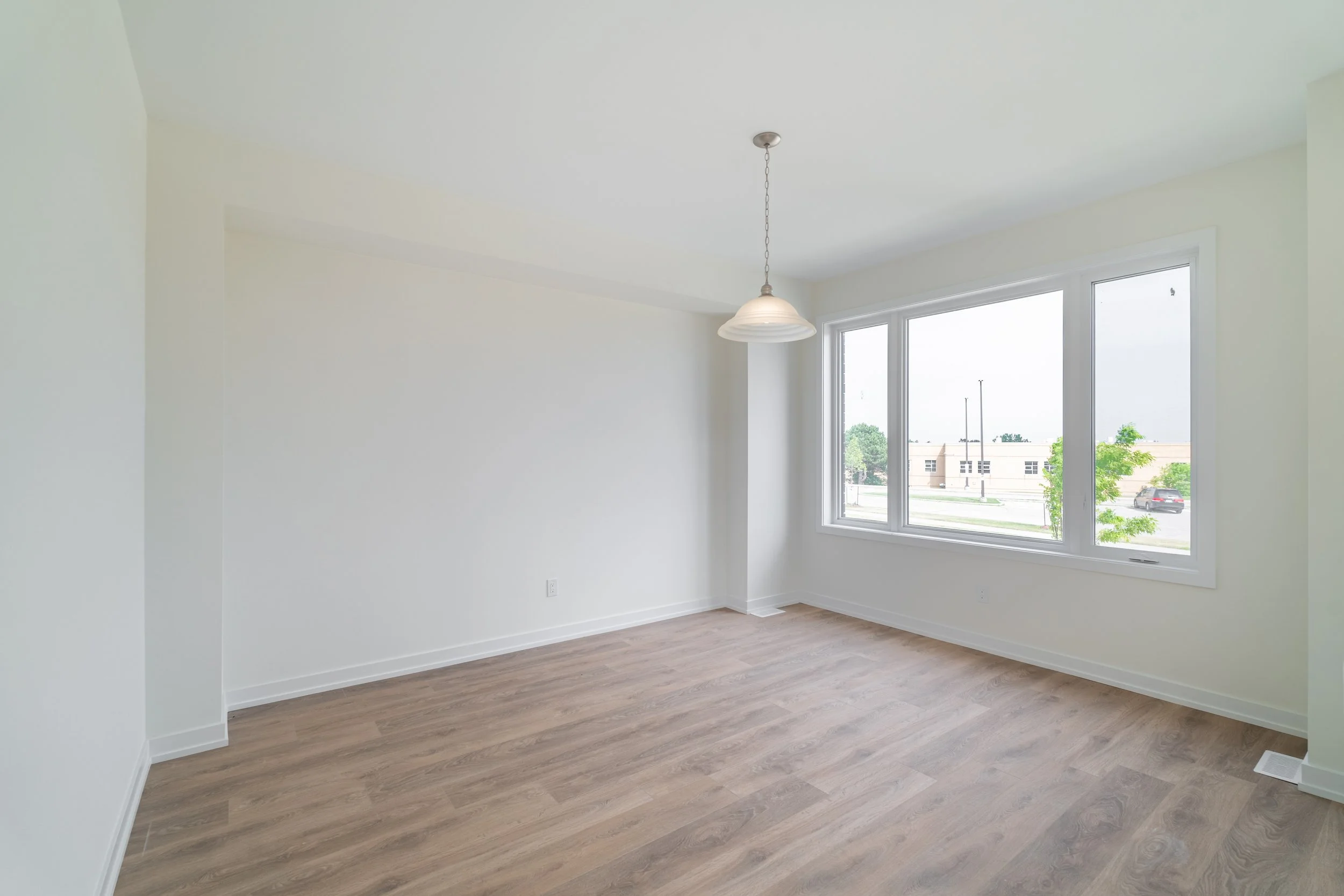 Frameless - Unit 19-160 Densmore Rd - 024.jpg