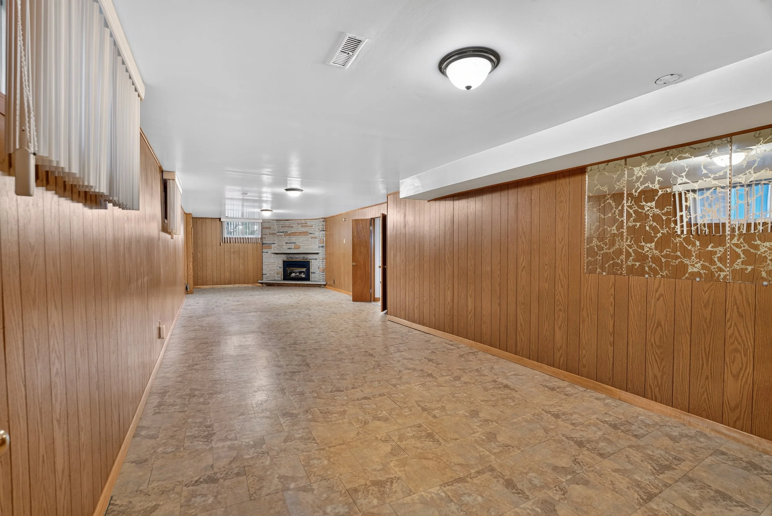 Frameless - 3697 Broomhill Cres - 041.jpg