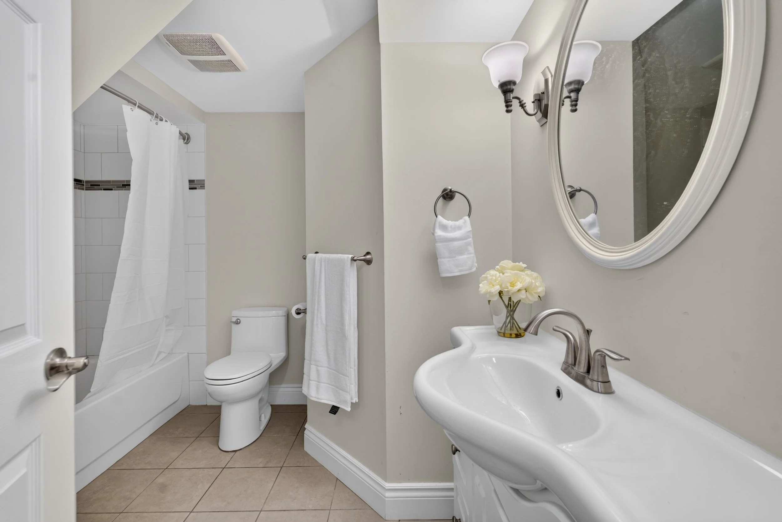 Frameless - 14 Mullis Cres - 031.jpg