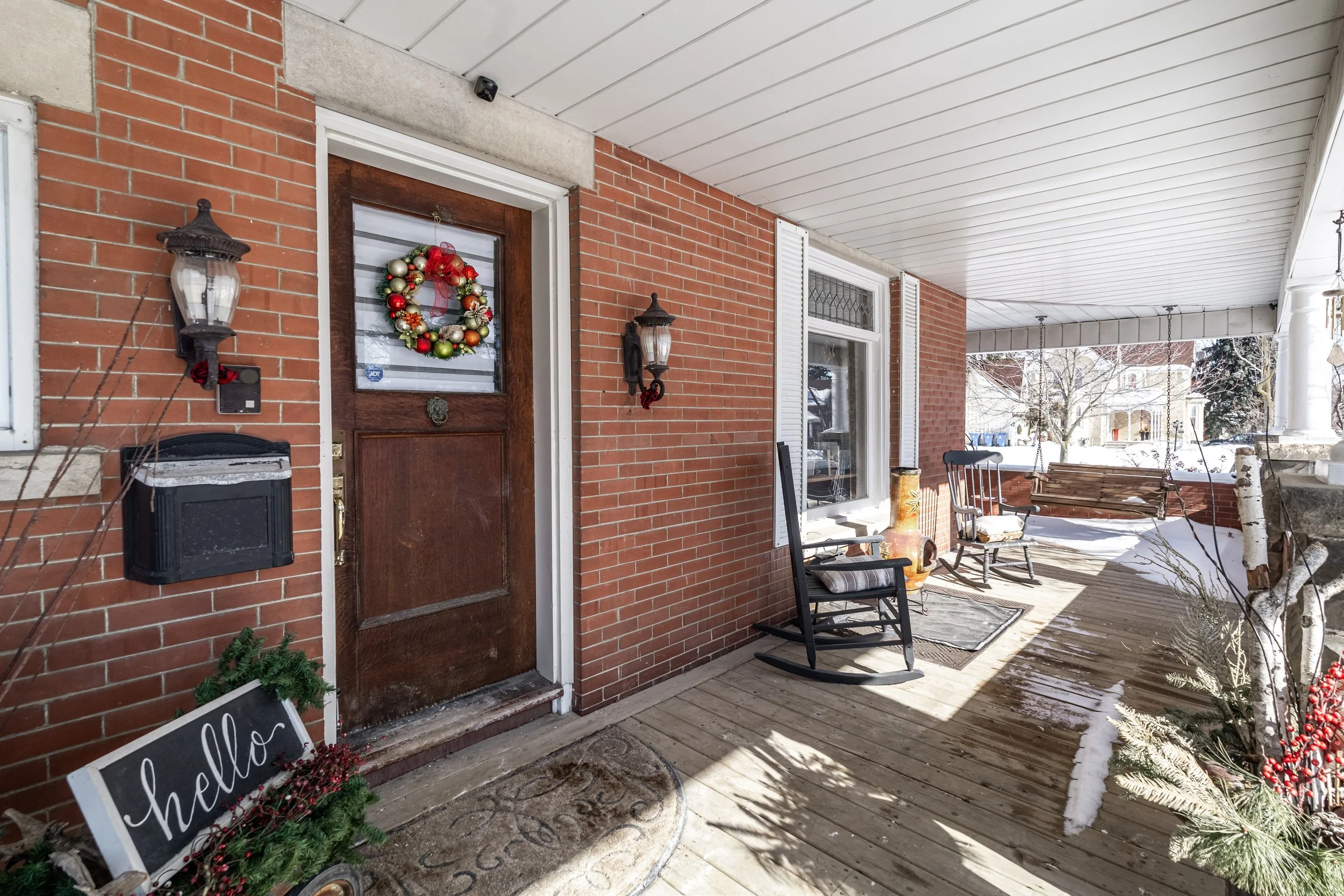 Framless - 6038 Main St - 011.jpg