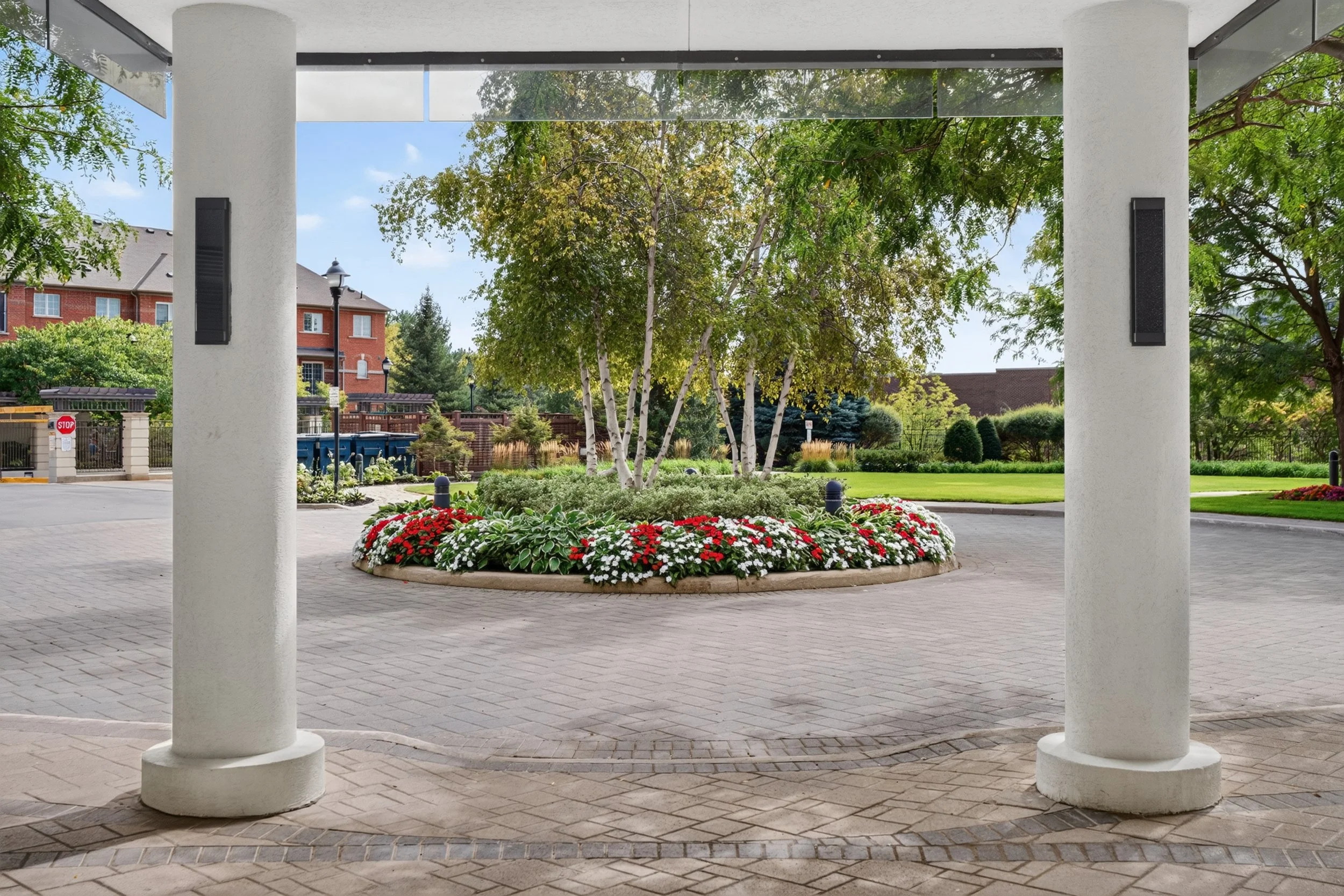 Frameless - 1203 18 Harding Blvd - 032.jpg
