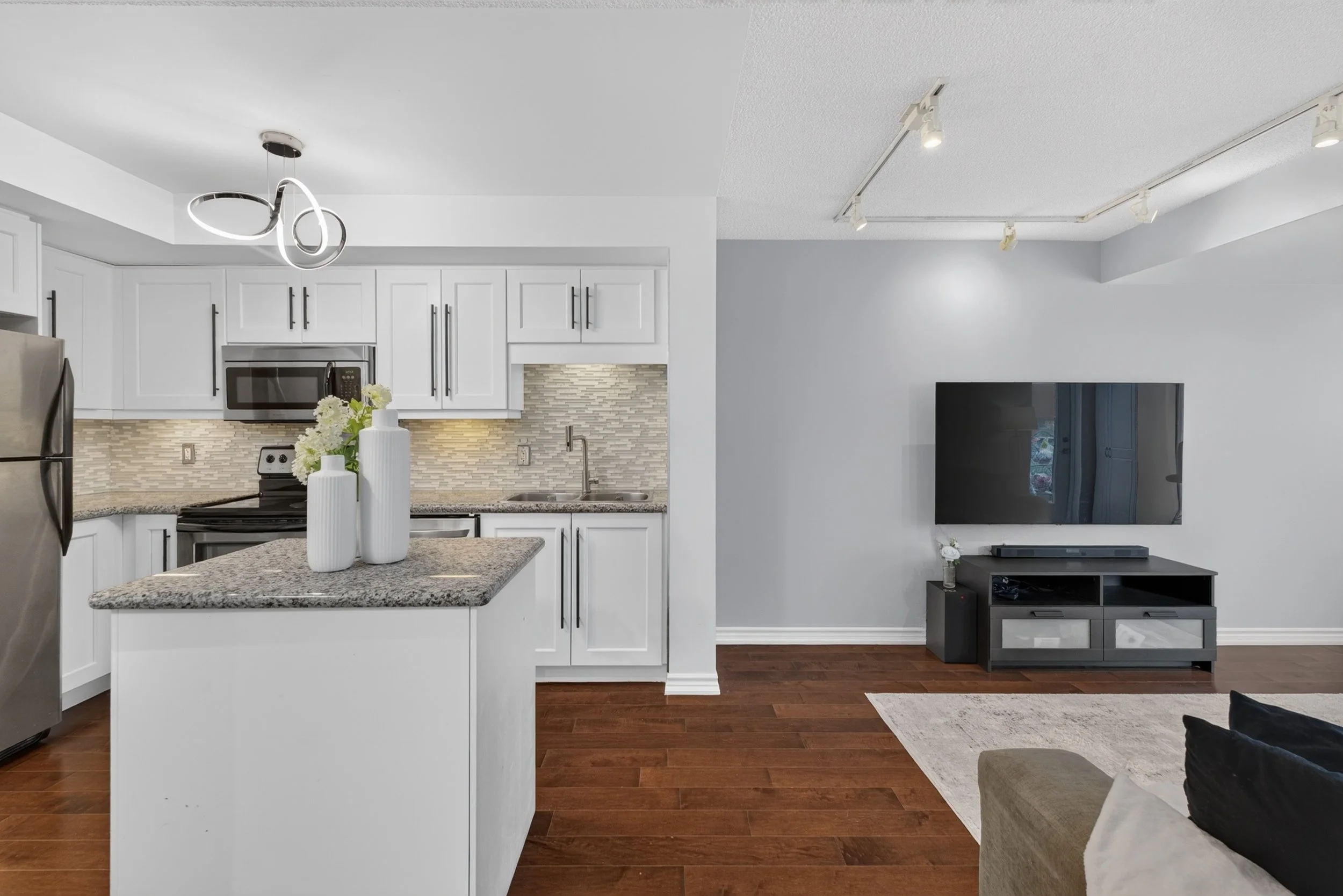 Frameless - 1203 18 Harding Blvd - 023.jpg