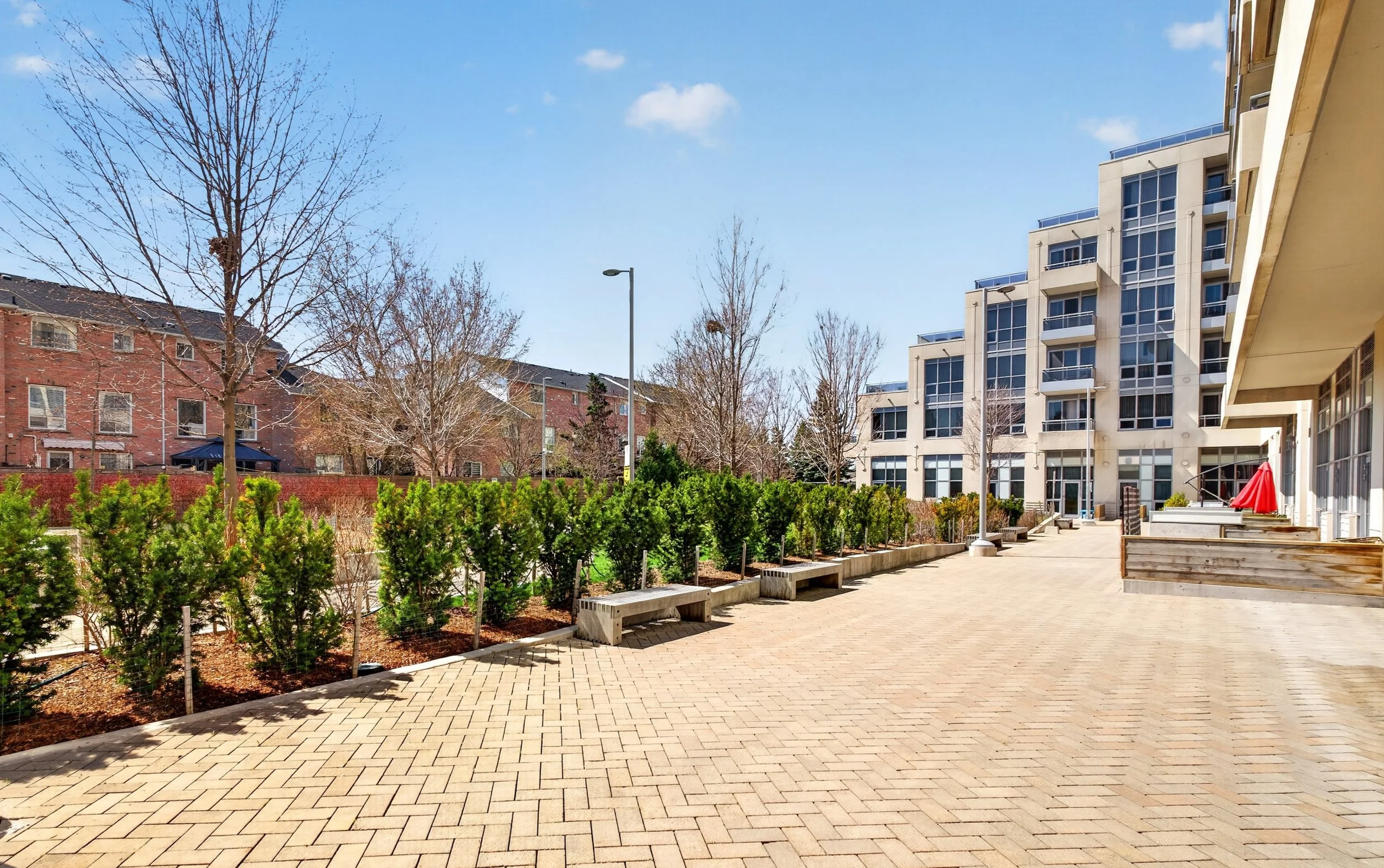 Frameless - 9199 Yonge St Unit 102SE - 037.jpg