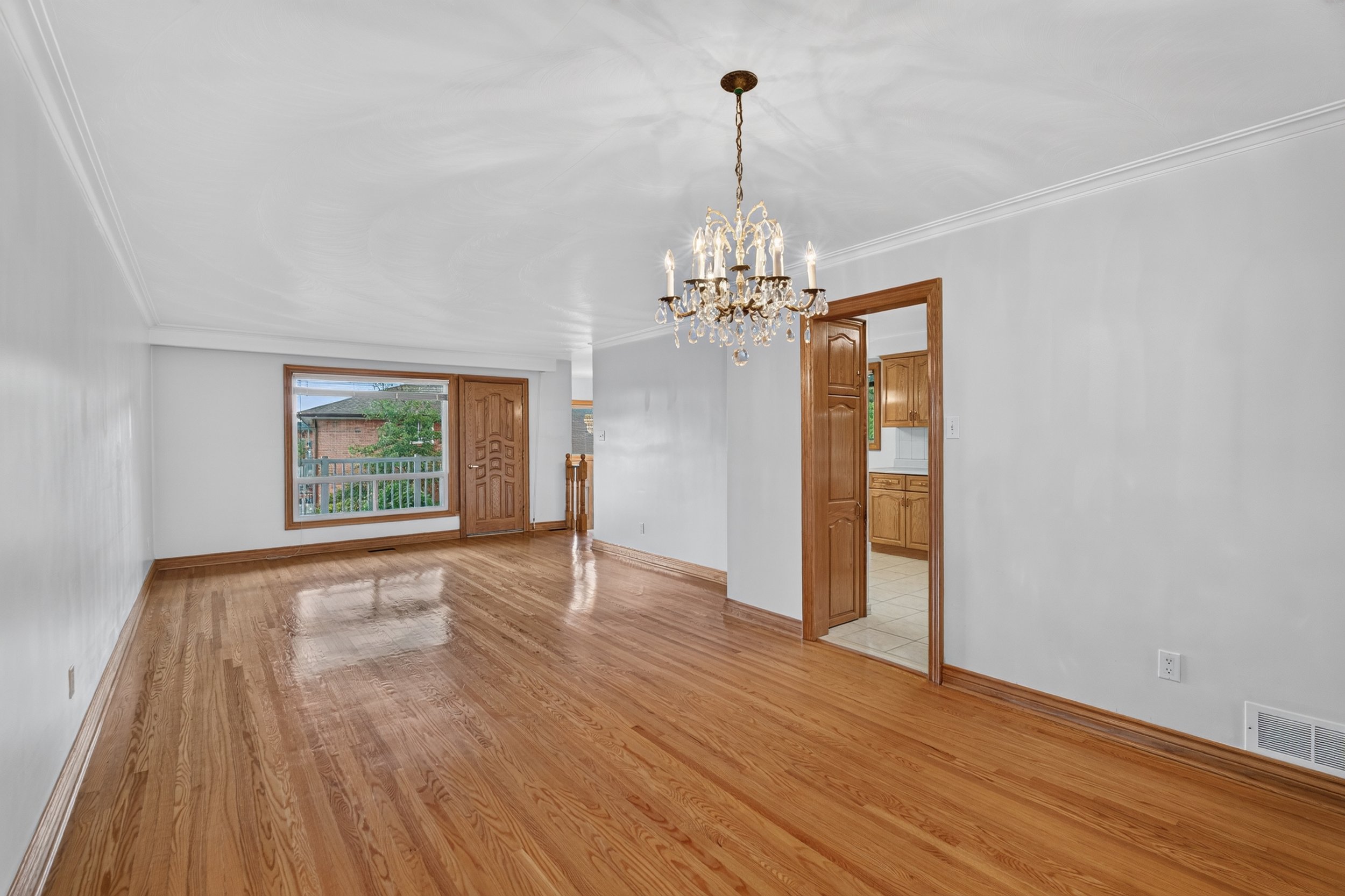 Frameless - 3697 Broomhill Cres - 016.jpg