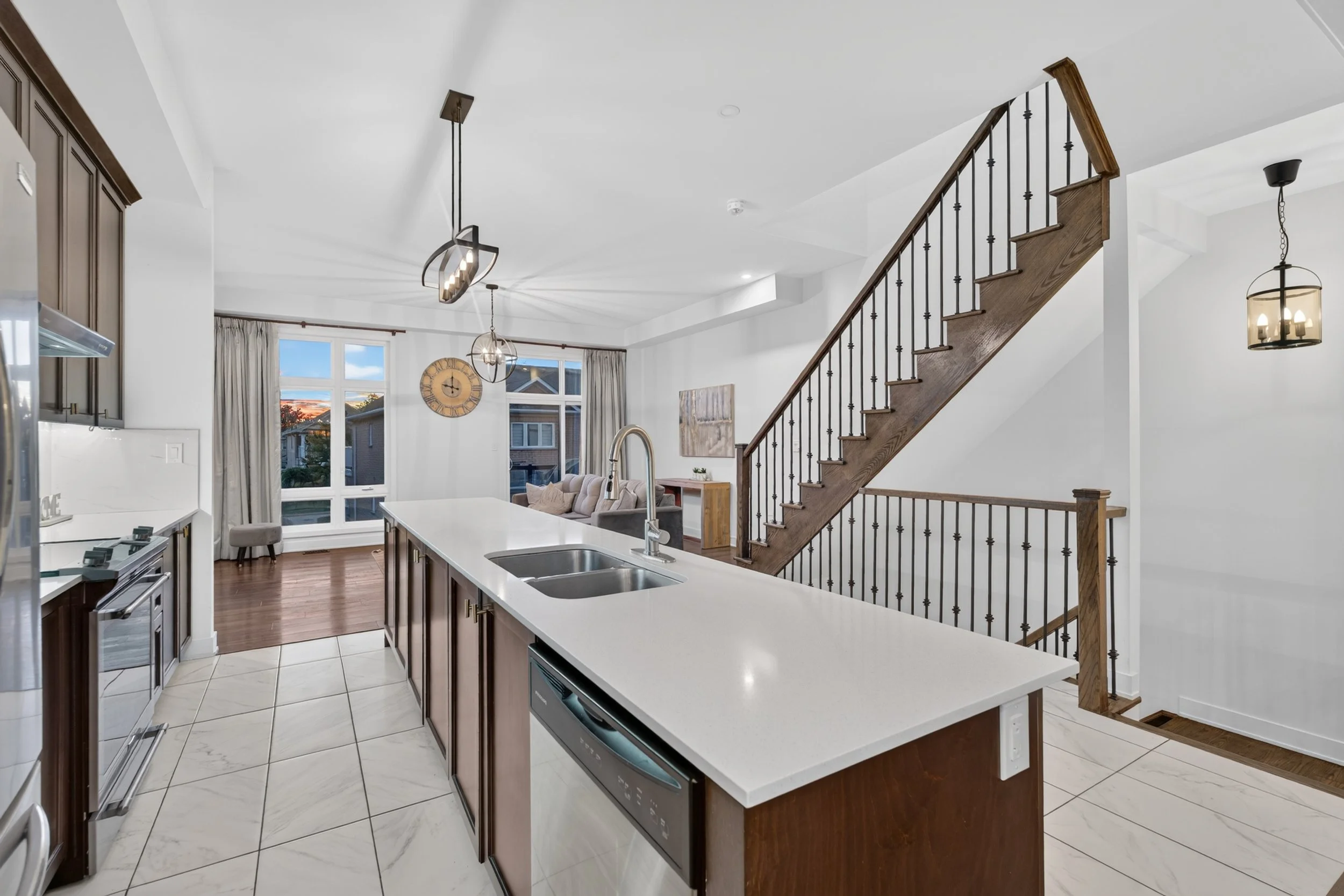 Frameless - 62 Pageant Ave - 011.jpg