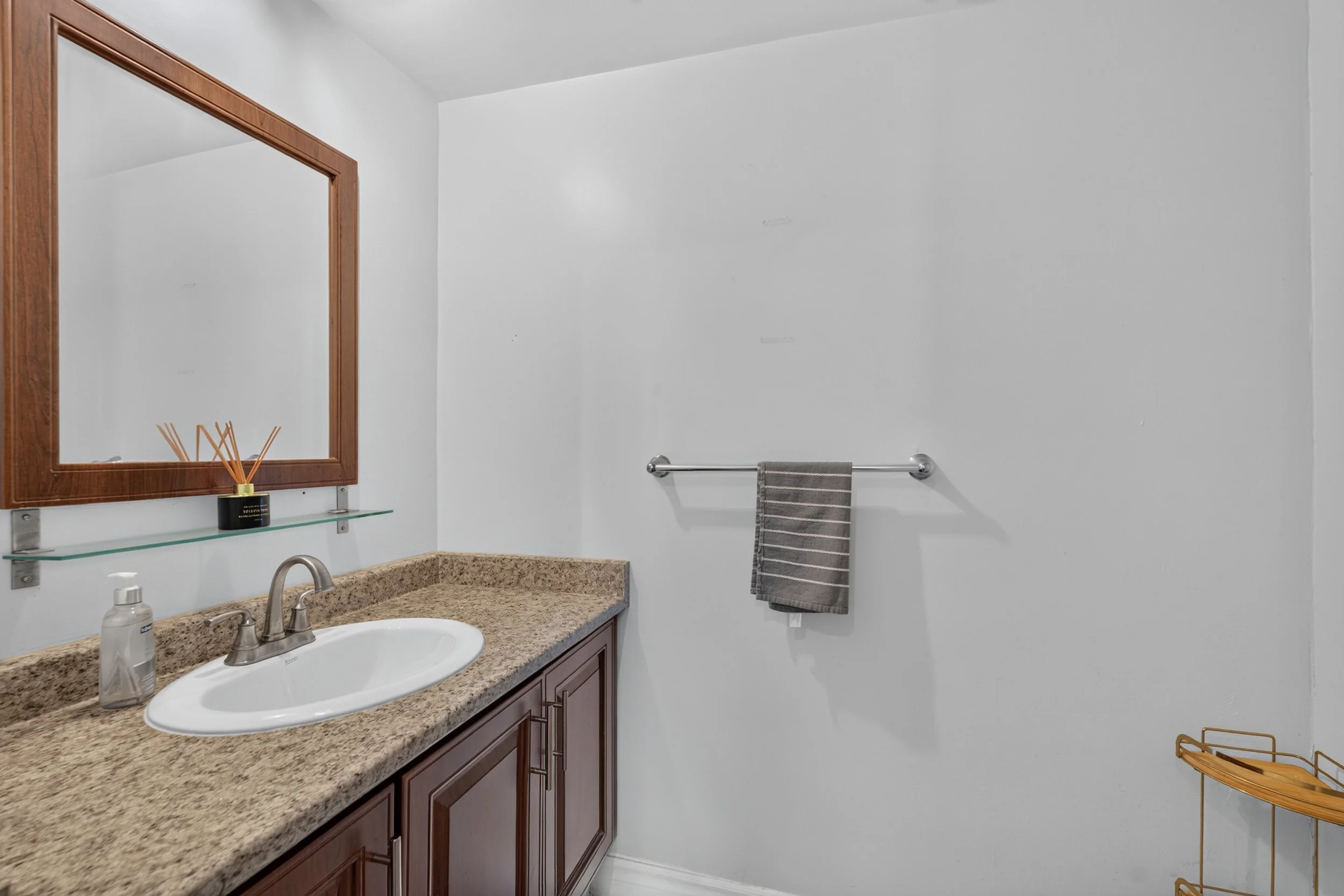 Frameless - 362 The East Mall - 038.jpg