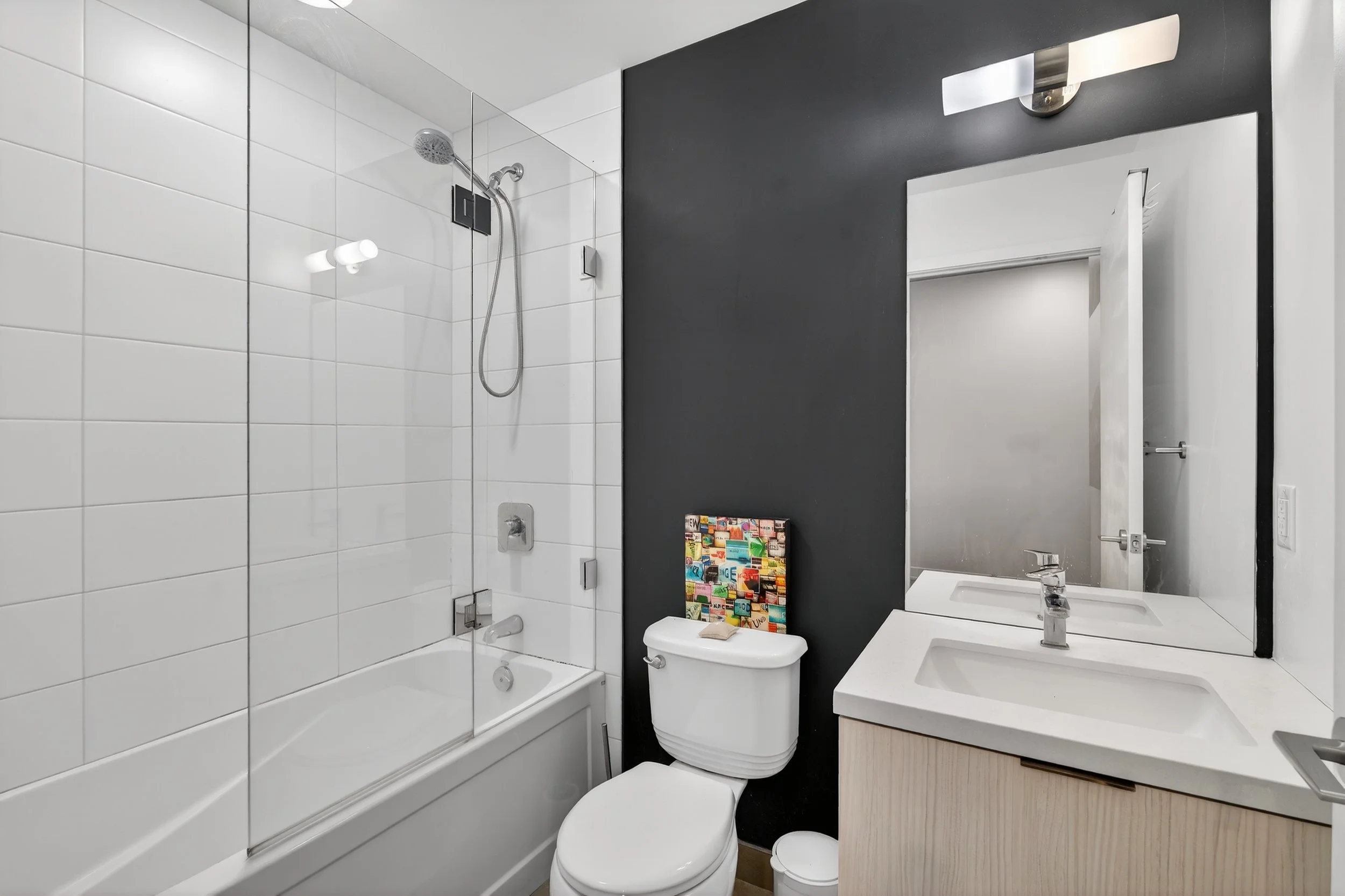 Frameless - 322 109 Ossington Ave -  024.jpg