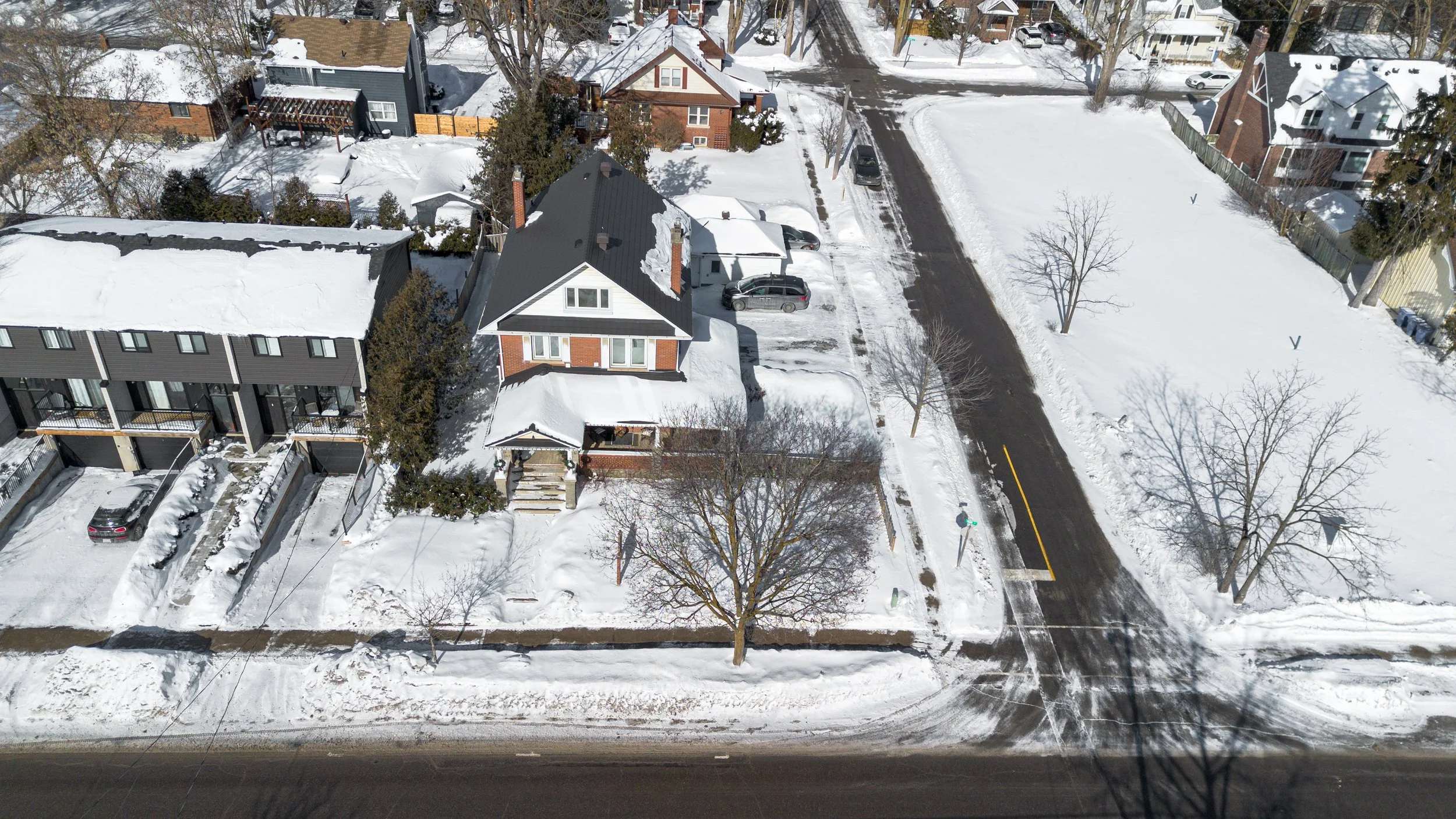 Framless - 6038 Main St - 059.jpg