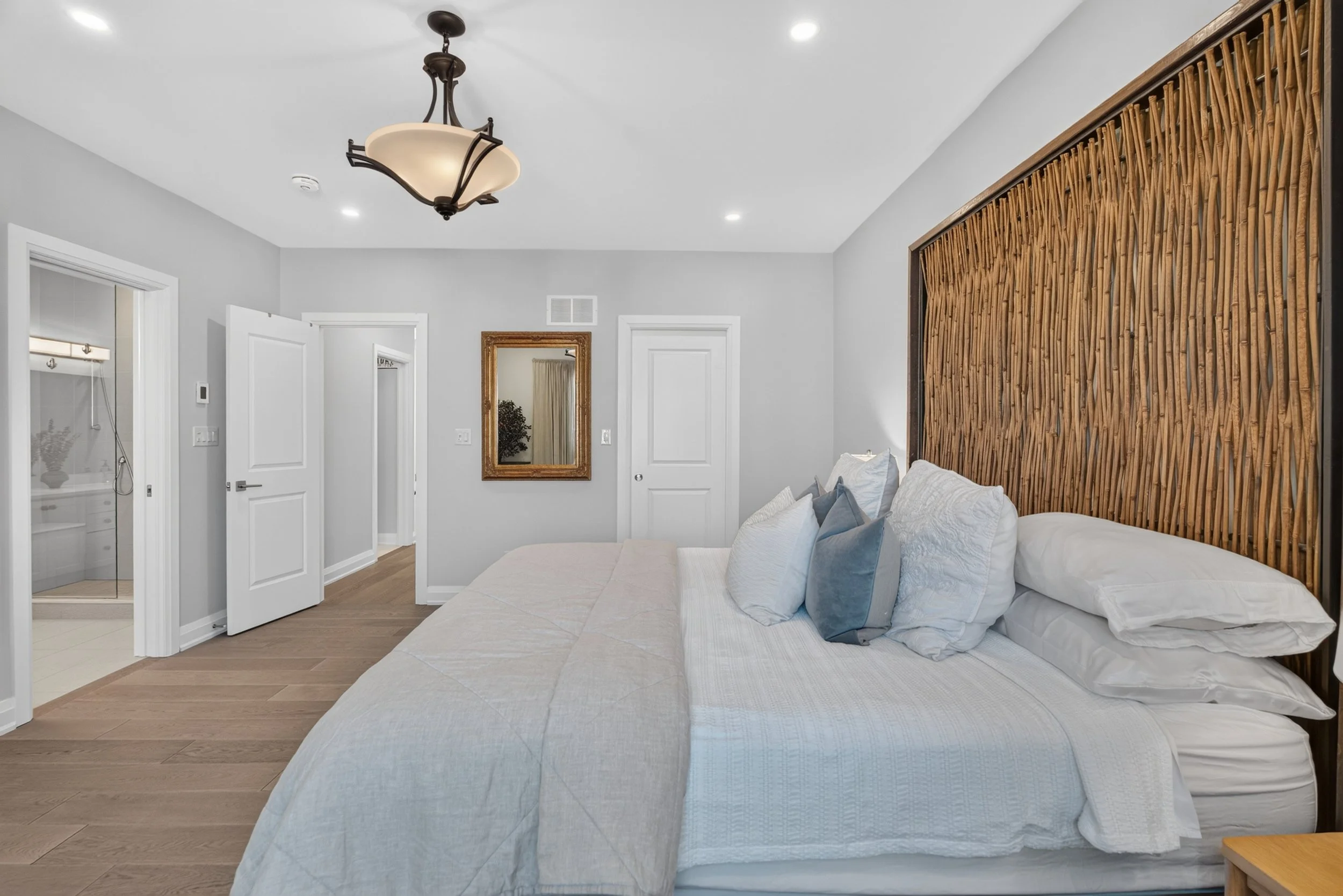 Frameless - 40 Lowther Ave - 042.jpg
