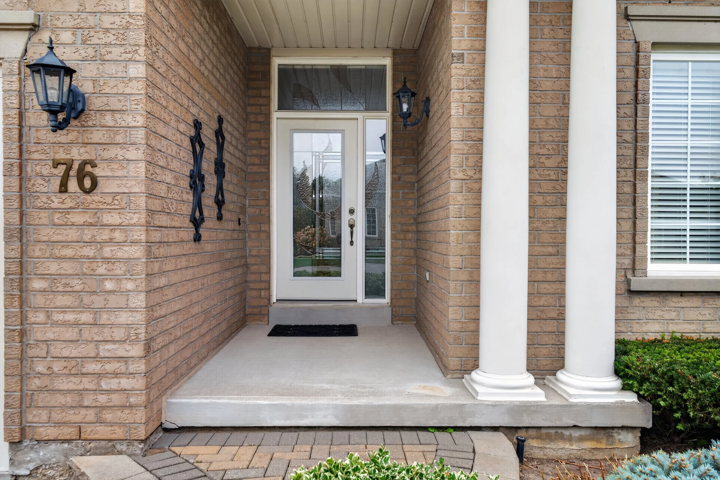 Frameless - 76 McDermott Trail - 007.jpg