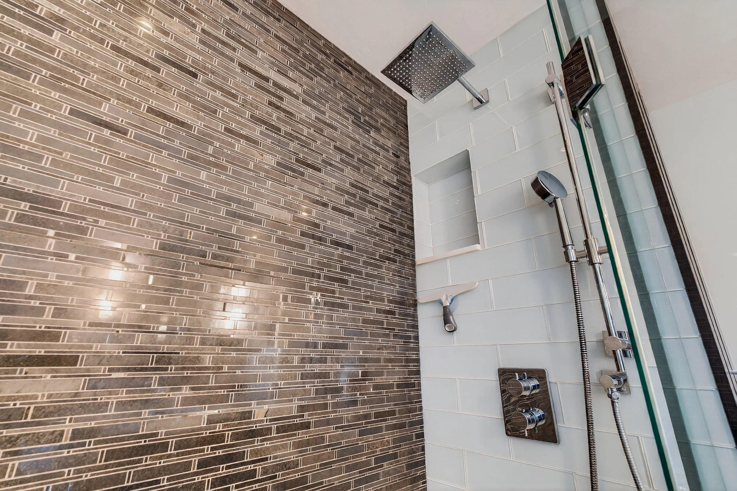 Frameless - 505 Sutherland -035.jpg