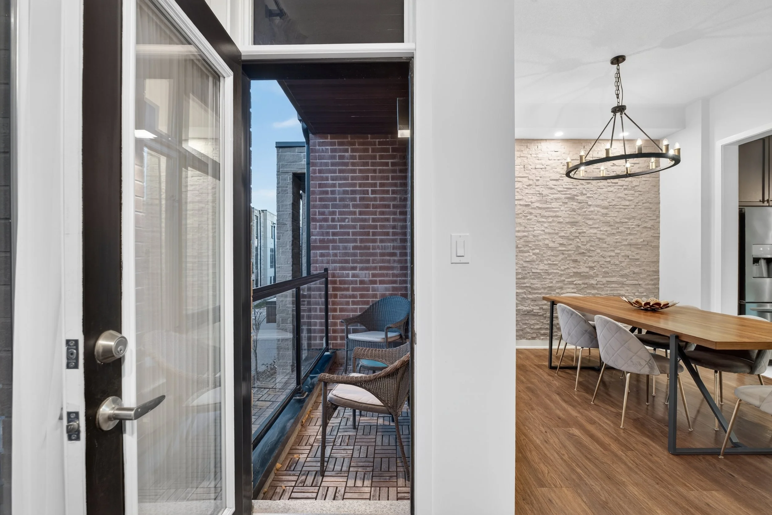 Frameless - 62 Pageant Ave - 019.jpg