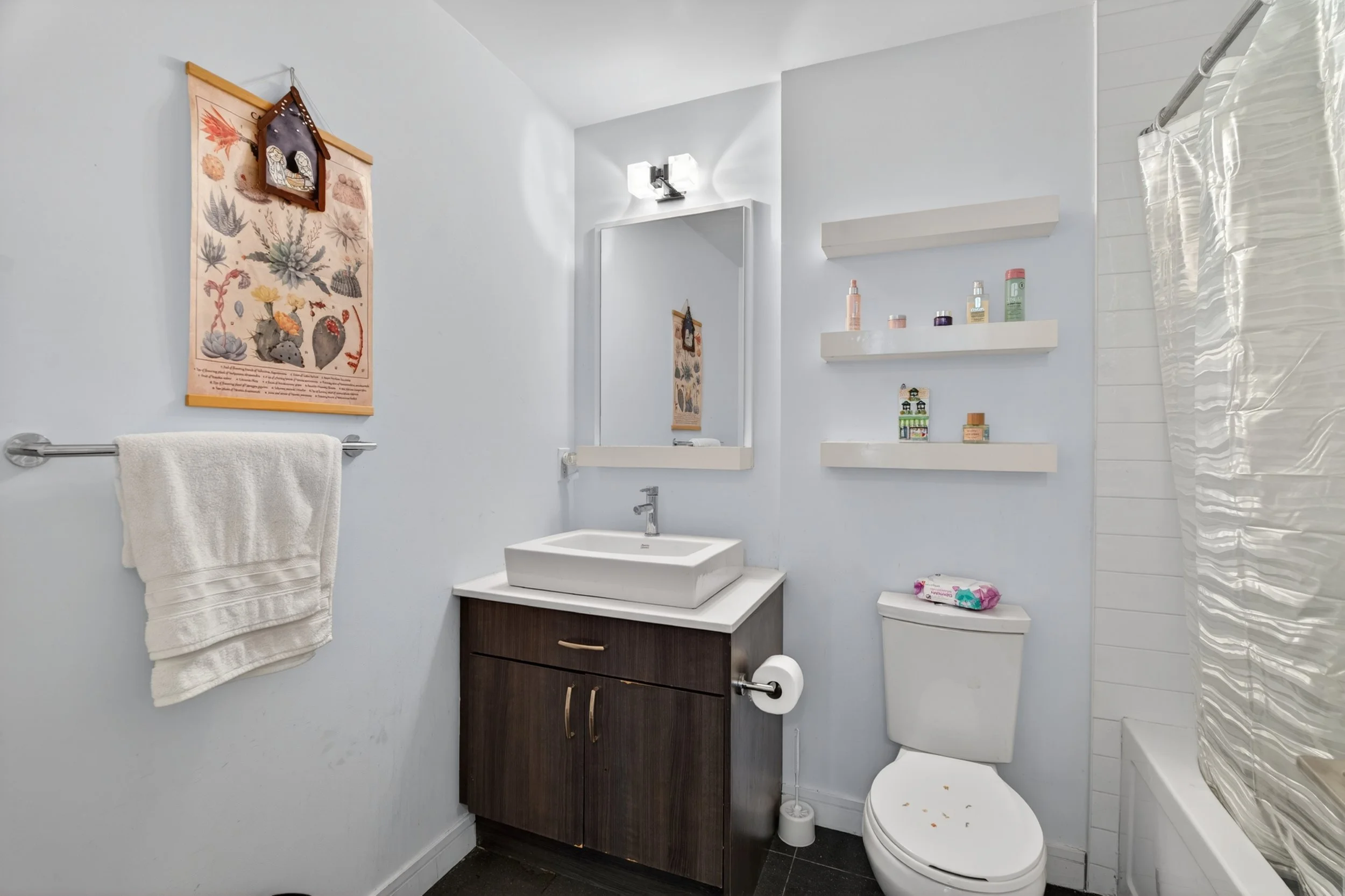 Frameless - 9199 Yonge St Unit 102SE - 023.jpg