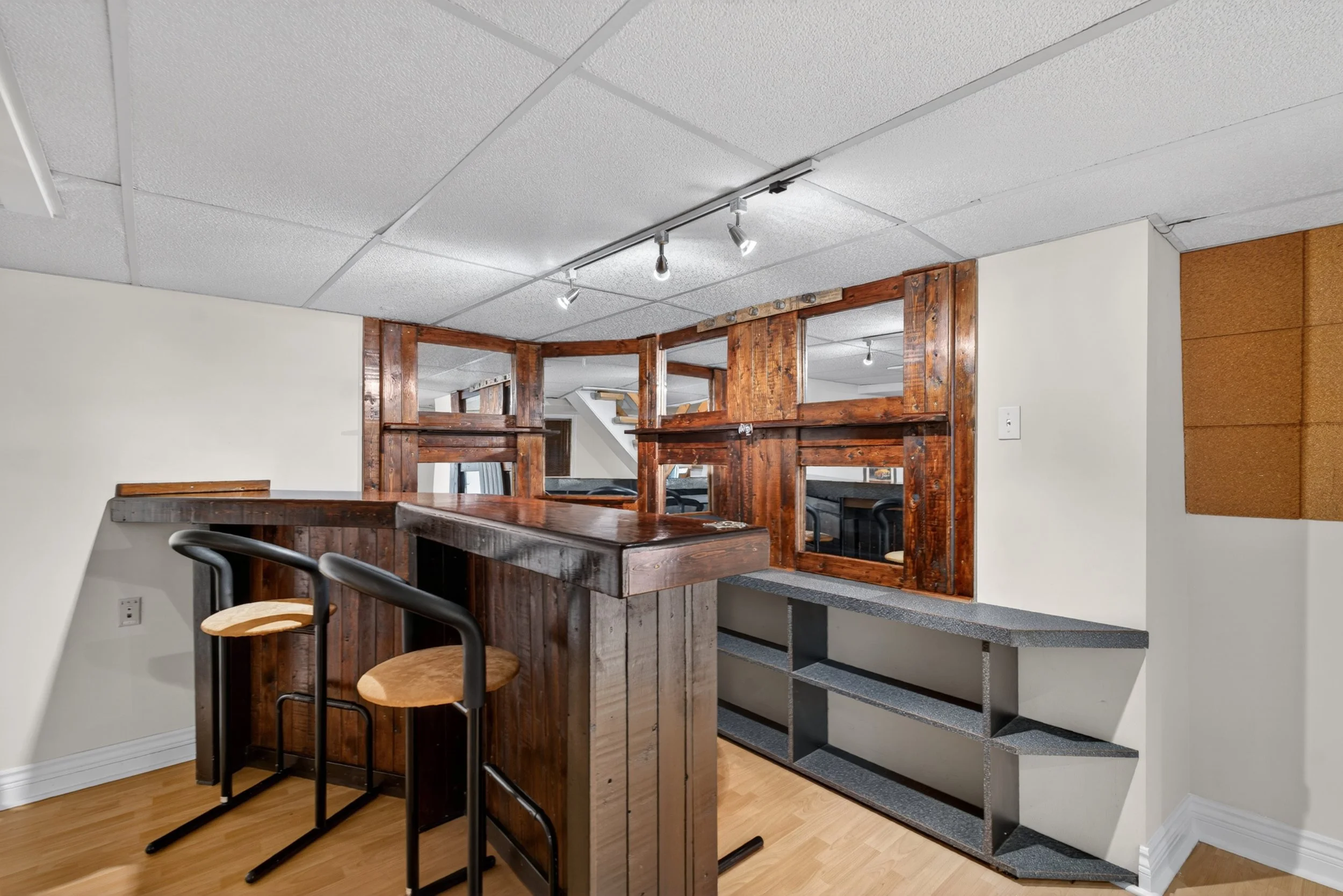 Frameless - 12 Patterson Cres - 047.jpg