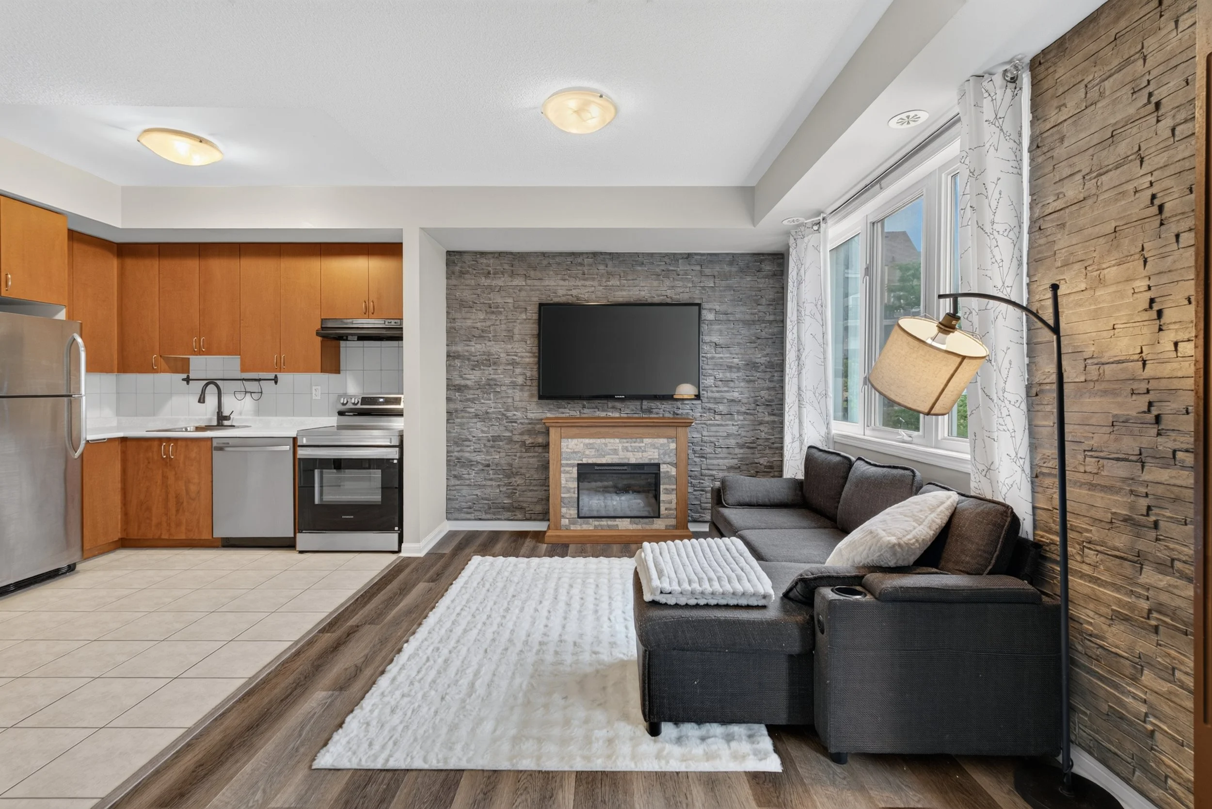 Frameless - 3075 Thomas St - 020.jpg