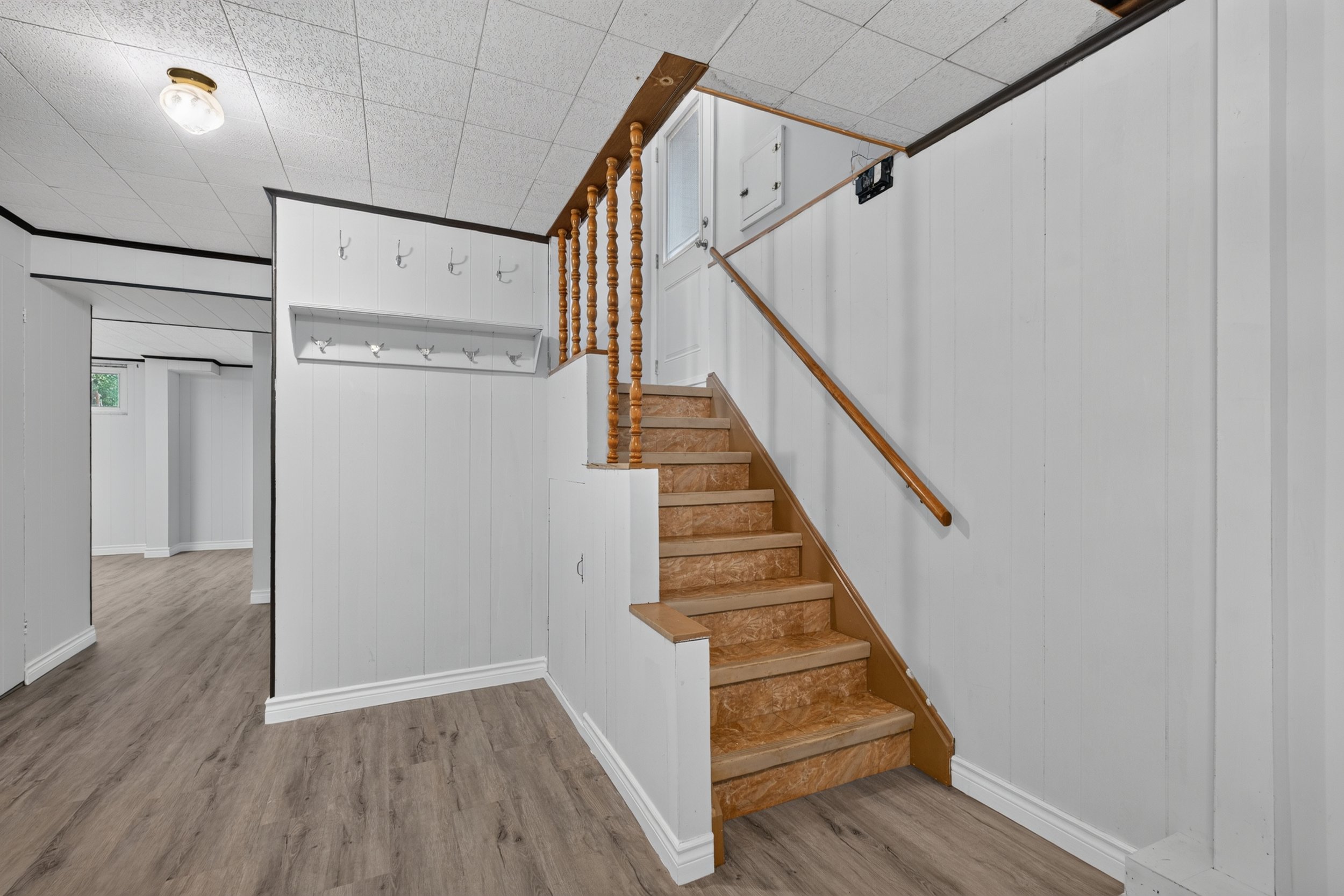 Frameless - 3 Minstrel Dr - 036.jpg
