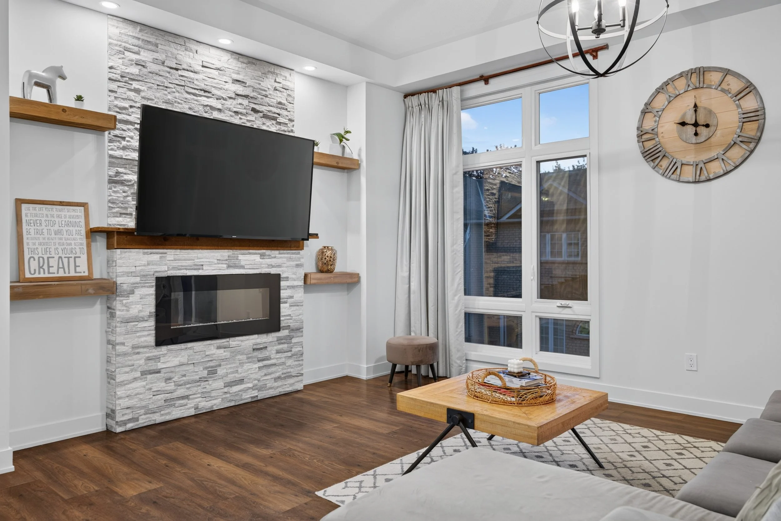 Frameless - 62 Pageant Ave - 028.jpg