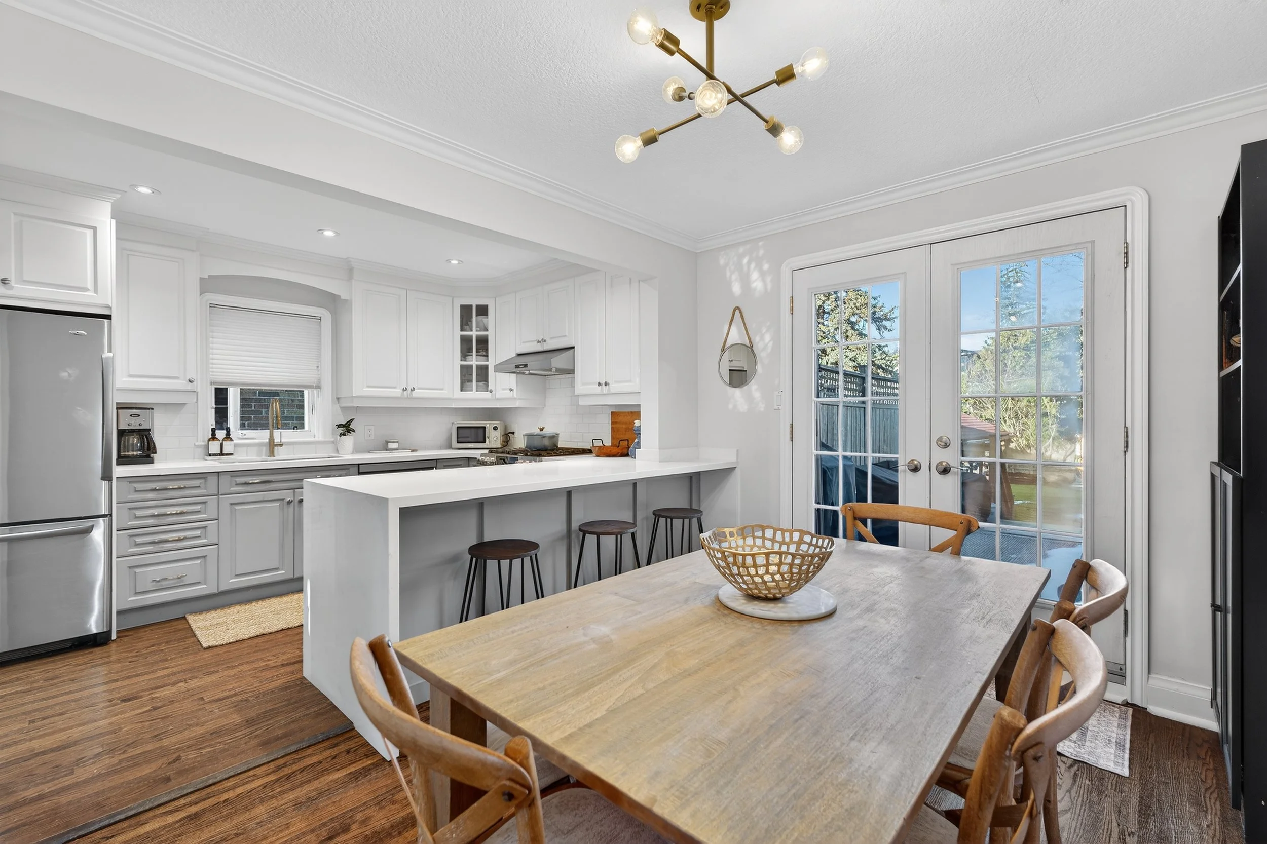 Frameless - 505 Sutherland -014.jpg