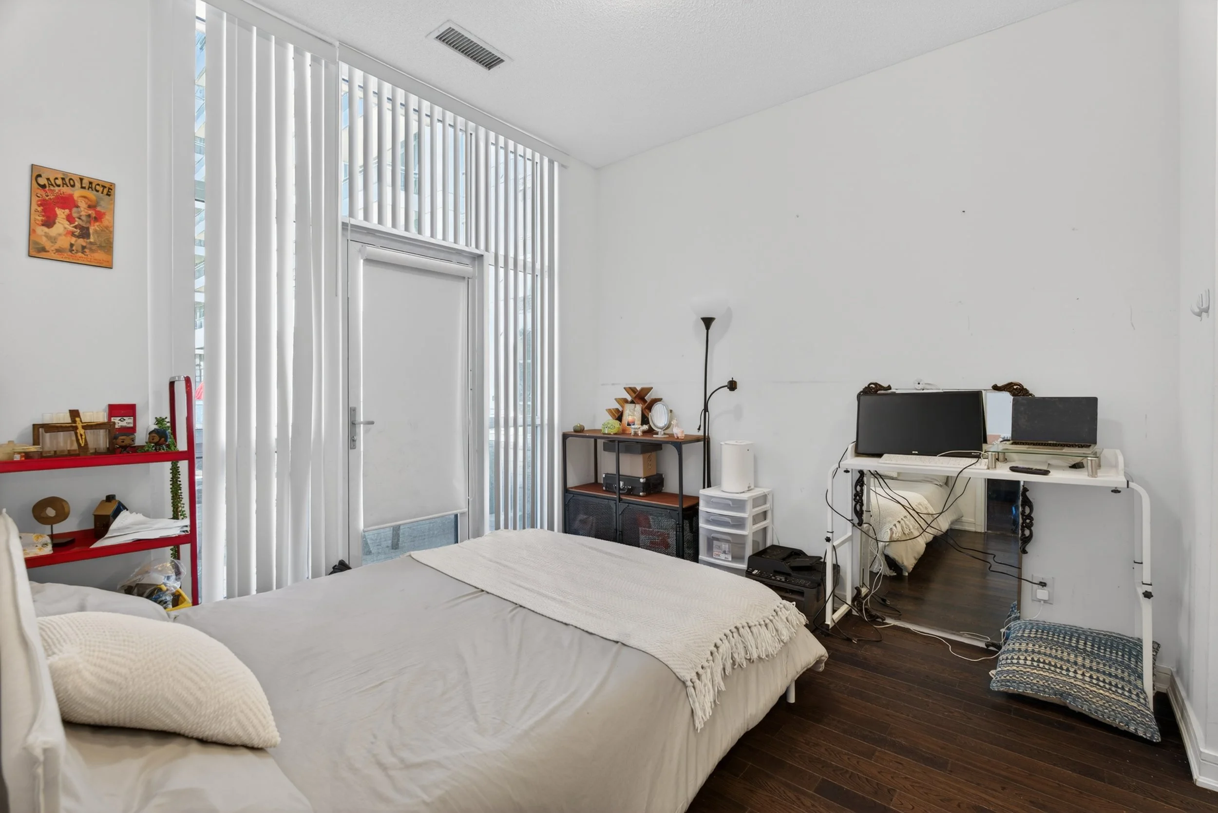 Frameless - 9199 Yonge St Unit 102SE - 021.jpg