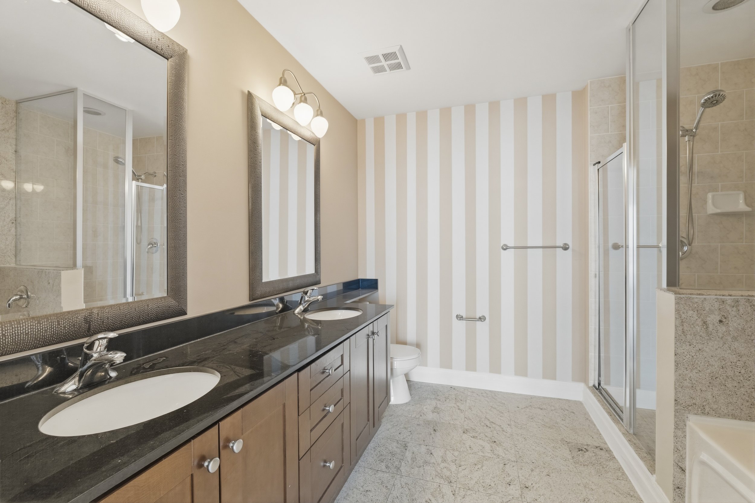 Frameless - 808 2119 Lake Shore Blvd - 031.JPG