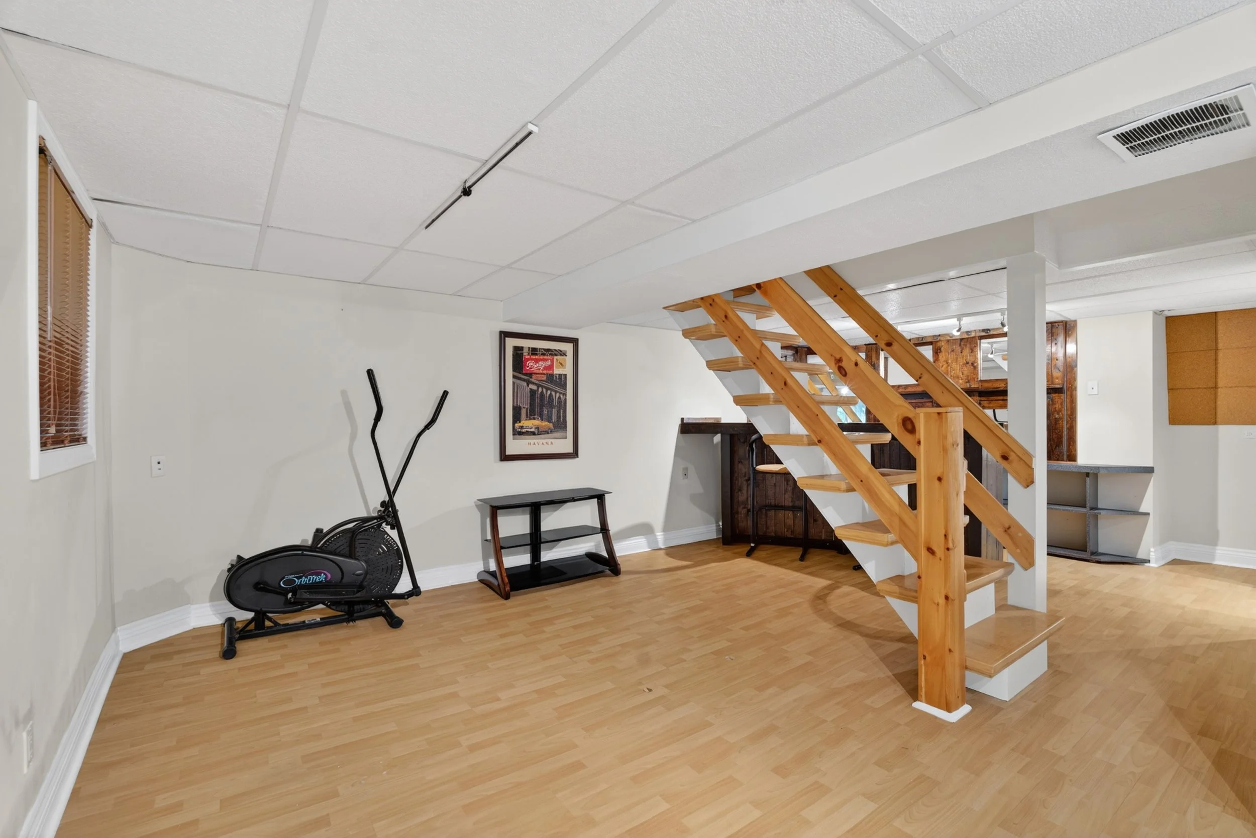 Frameless - 12 Patterson Cres - 043.jpg