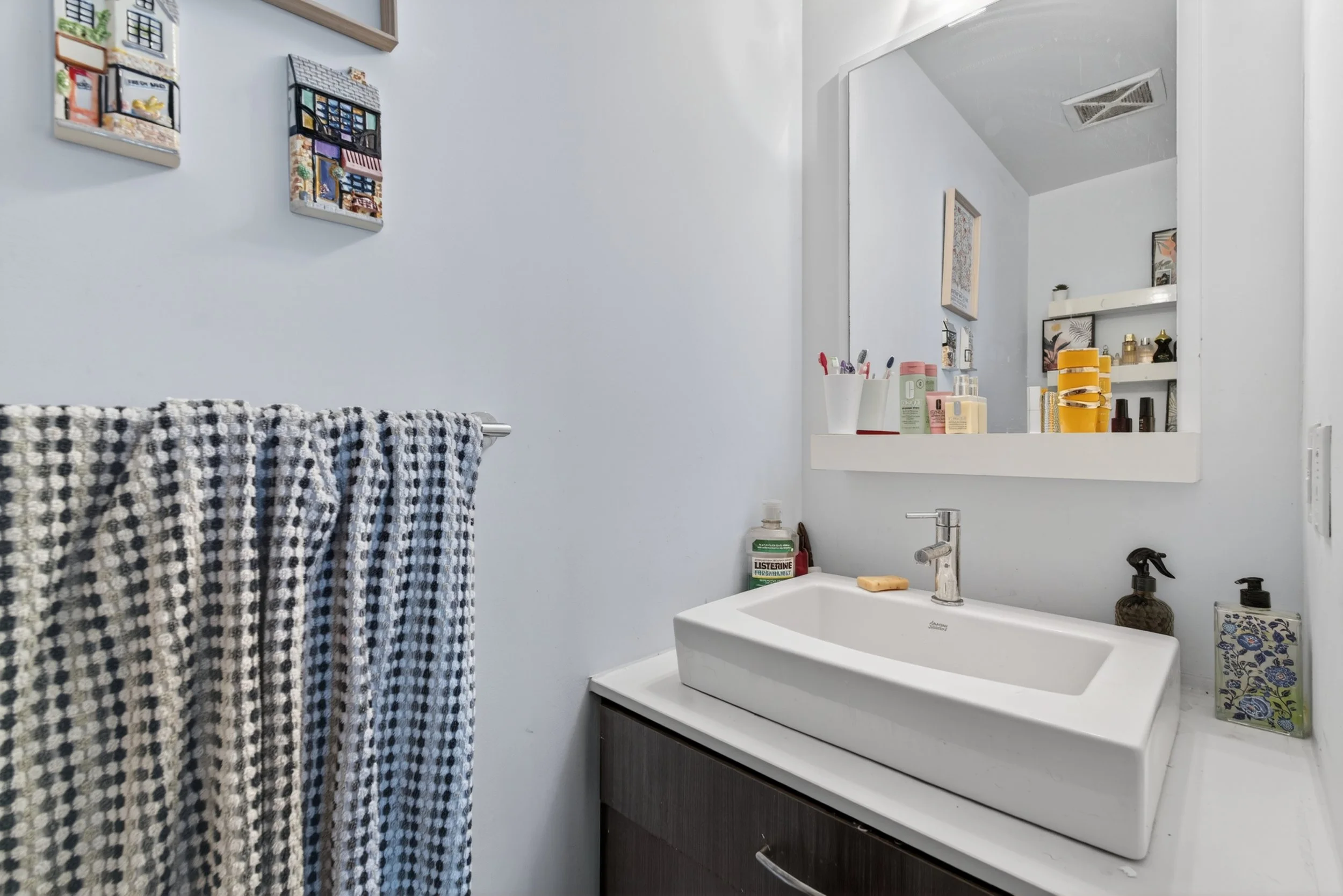 Frameless - 9199 Yonge St Unit 102SE - 029.jpg