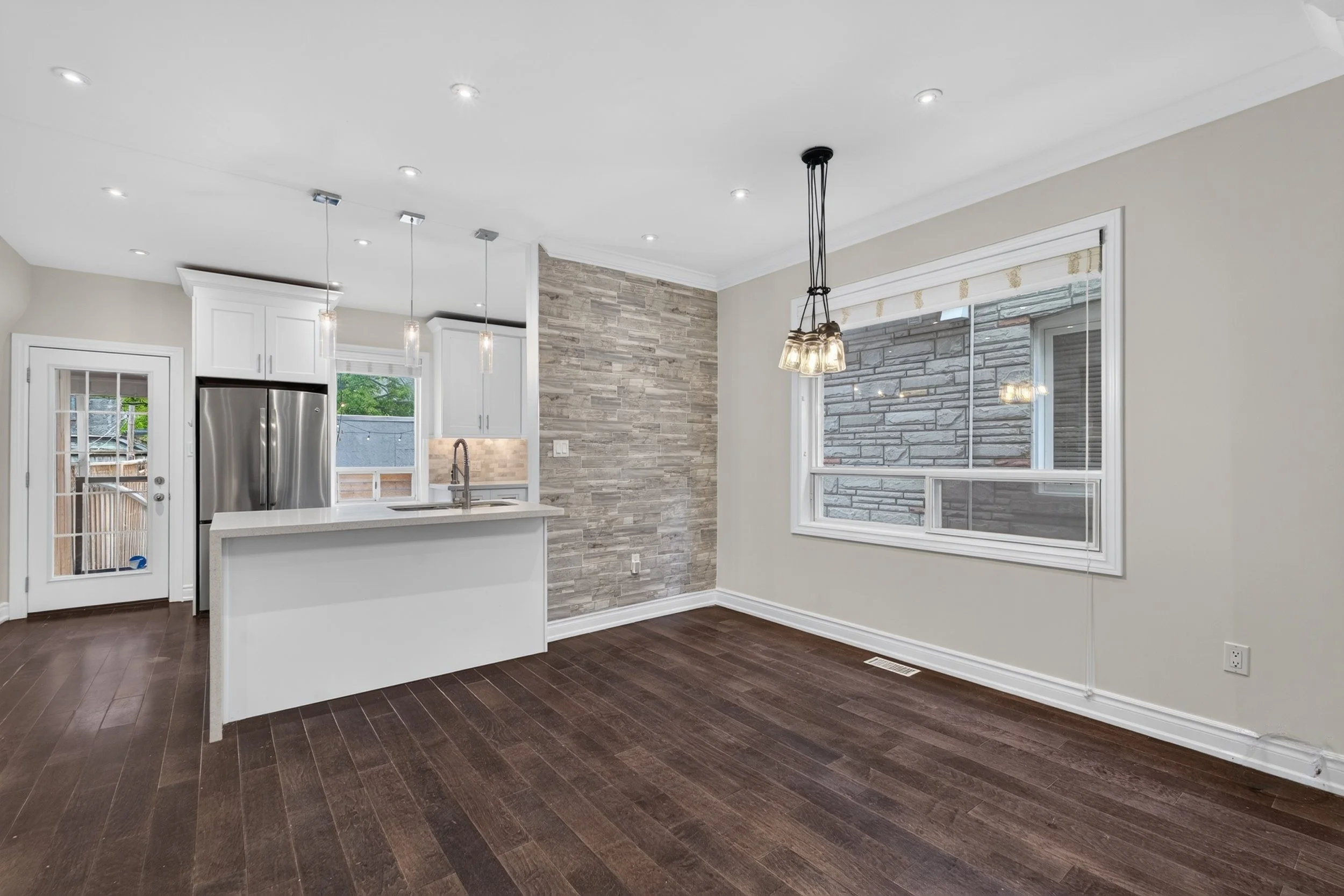 Frameless - 693 Greenwood Ave - 016.jpg