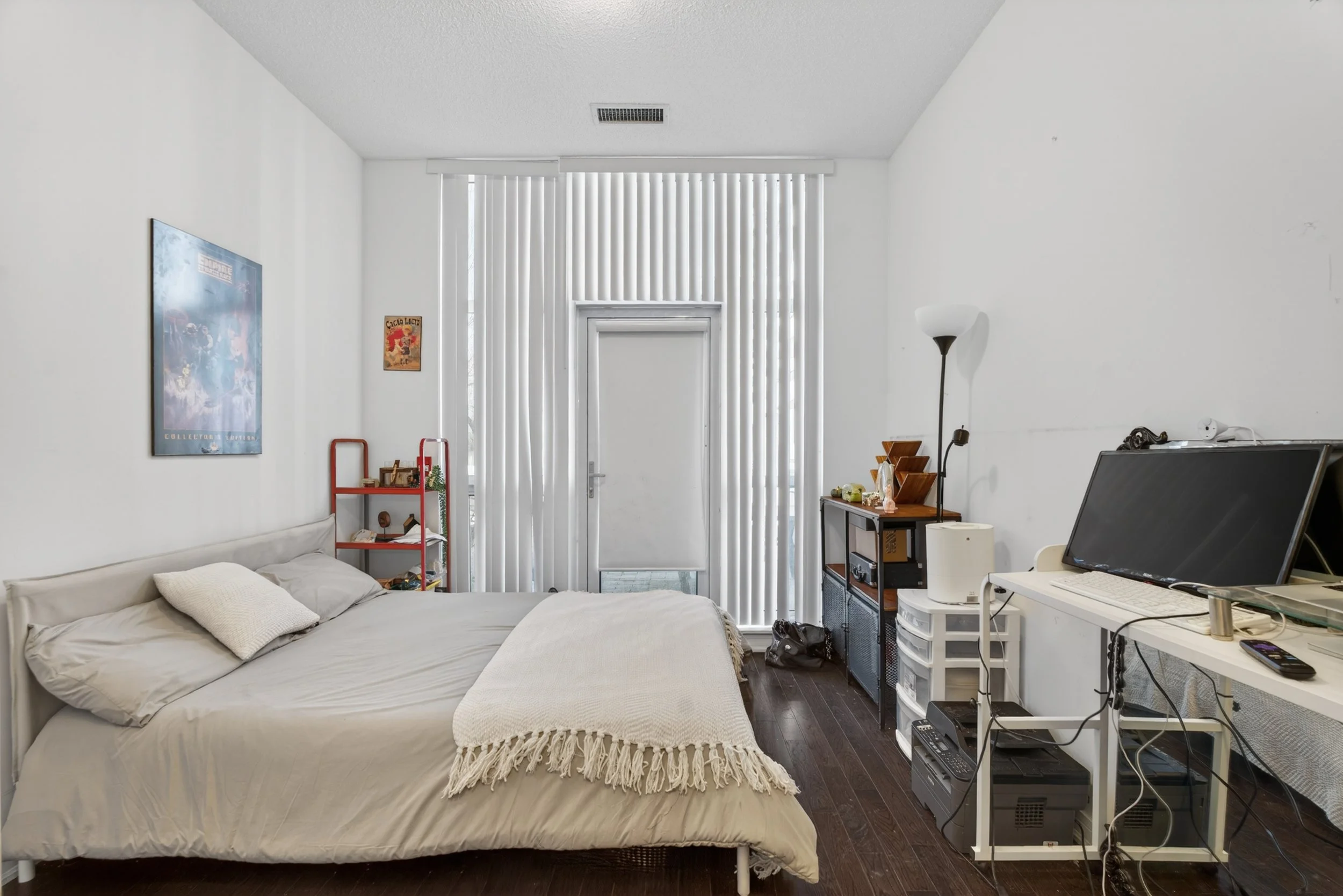 Frameless - 9199 Yonge St Unit 102SE - 022.jpg