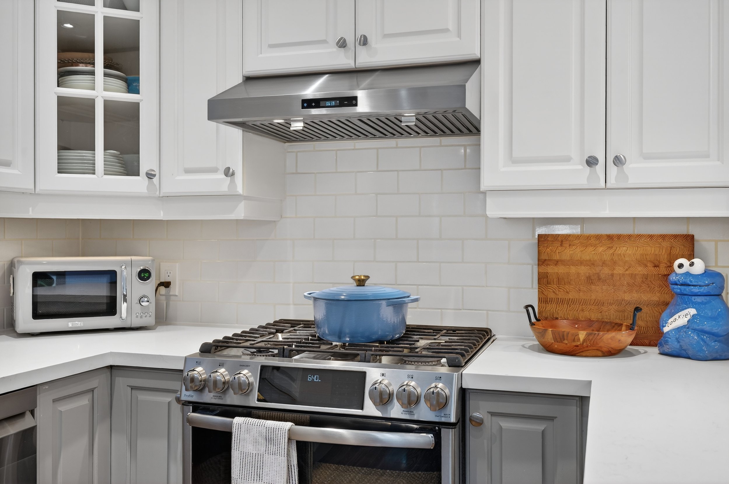 Frameless - 505 Sutherland -021.jpg