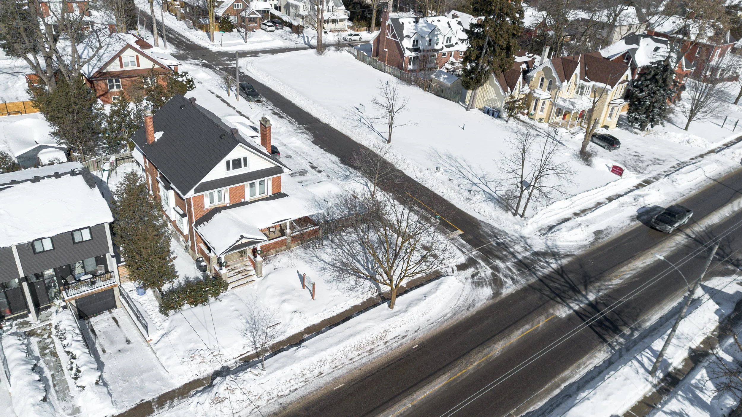 Framless - 6038 Main St - 060.jpg