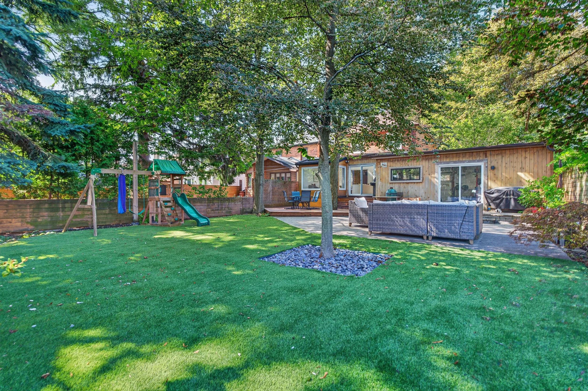Frameless - 521 Sutherland - 066.jpg