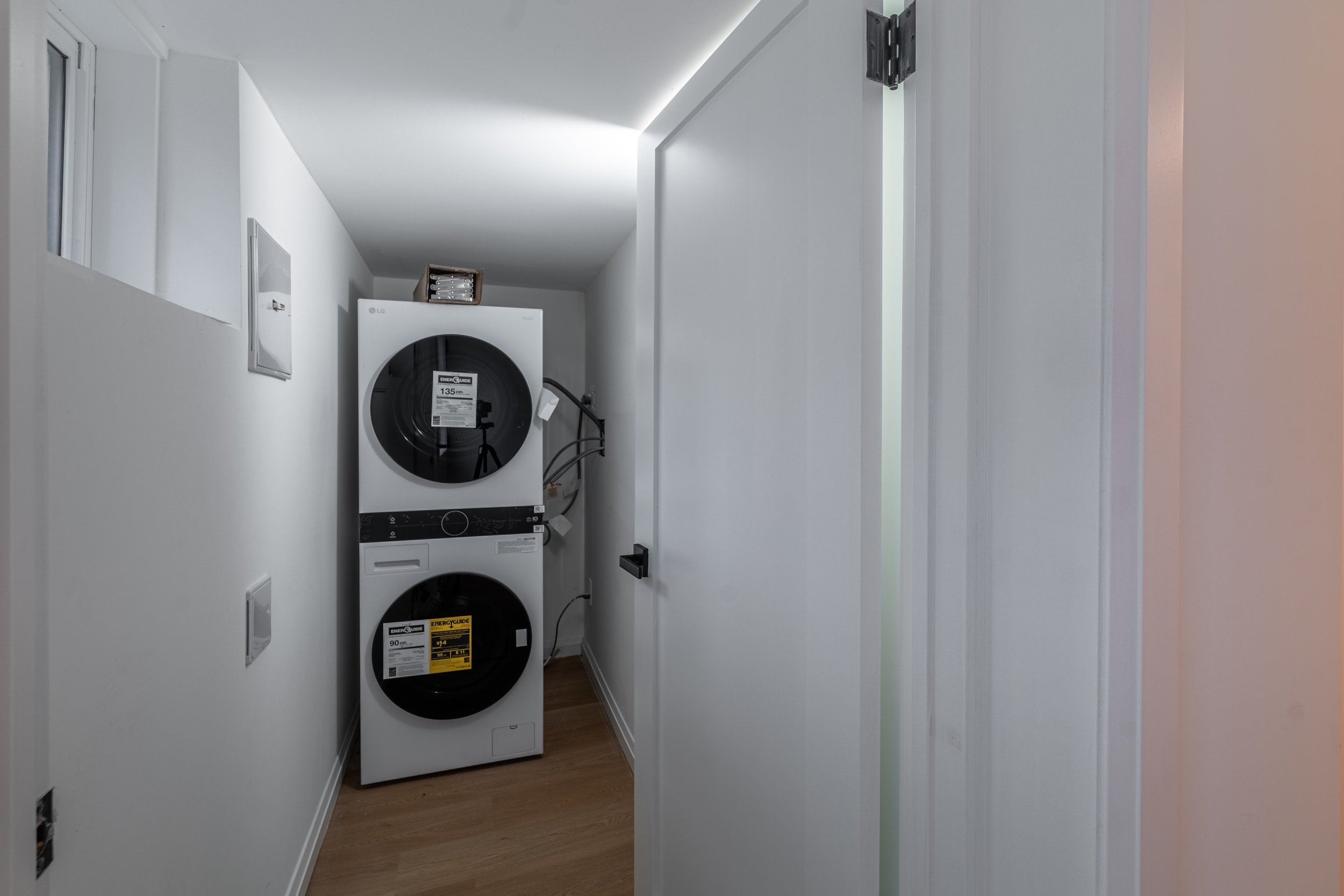 Frameless - 283 Euclid Ave - 048.jpg